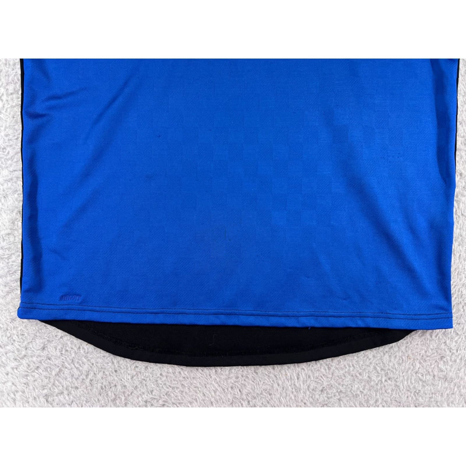 Nike Nike Dri-Fit Shirt Mens Medium Blue Short Sleeve V-Neck Soccer Activewear Poly Polyester Brand Nike Regular Fit 90s? Size US M / EU 48-50 / 2 - 7 Thumbnail