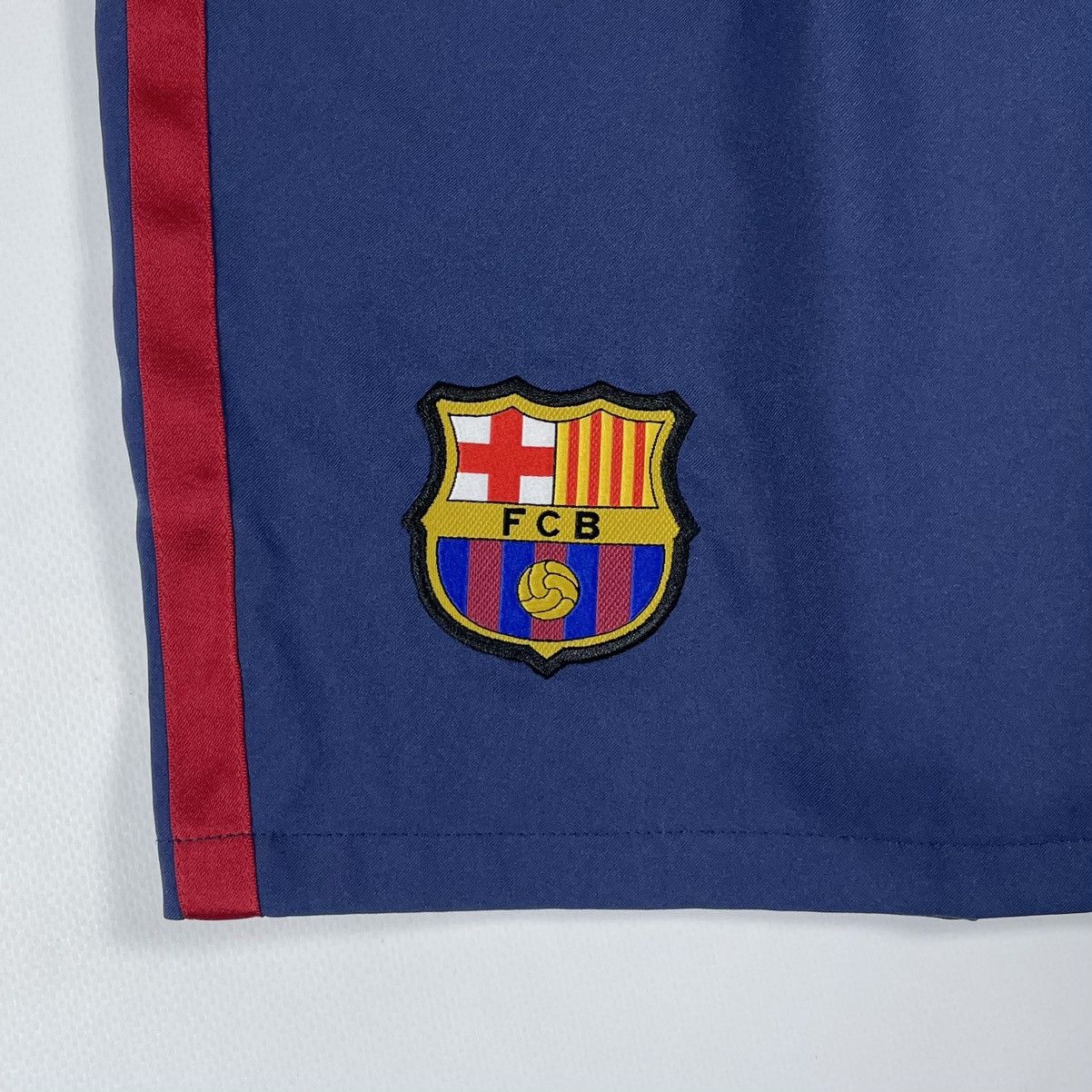 Nike Vintage Nike Barcelona FCB Soccer Shorts Size US 36 / EU 52 - 7 Thumbnail