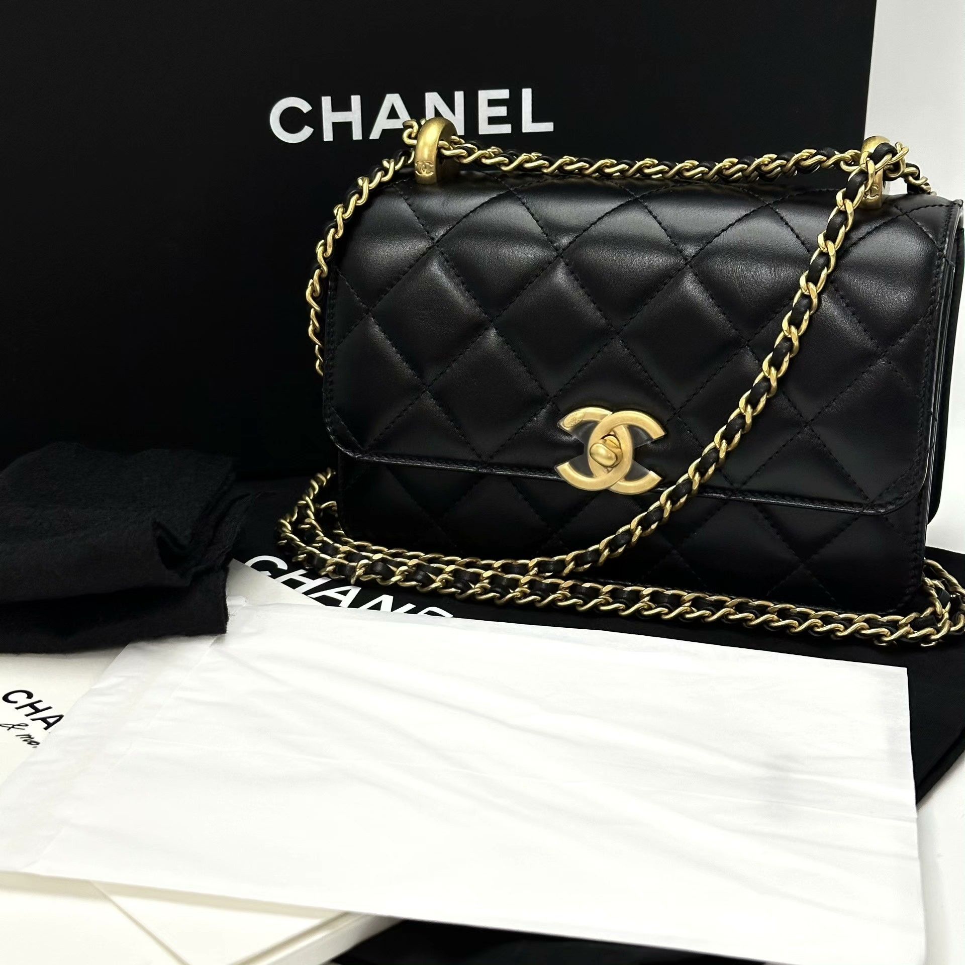 Chanel Pre-loved Bag Very good condition Size ONE SIZE - 1 Thumbnail