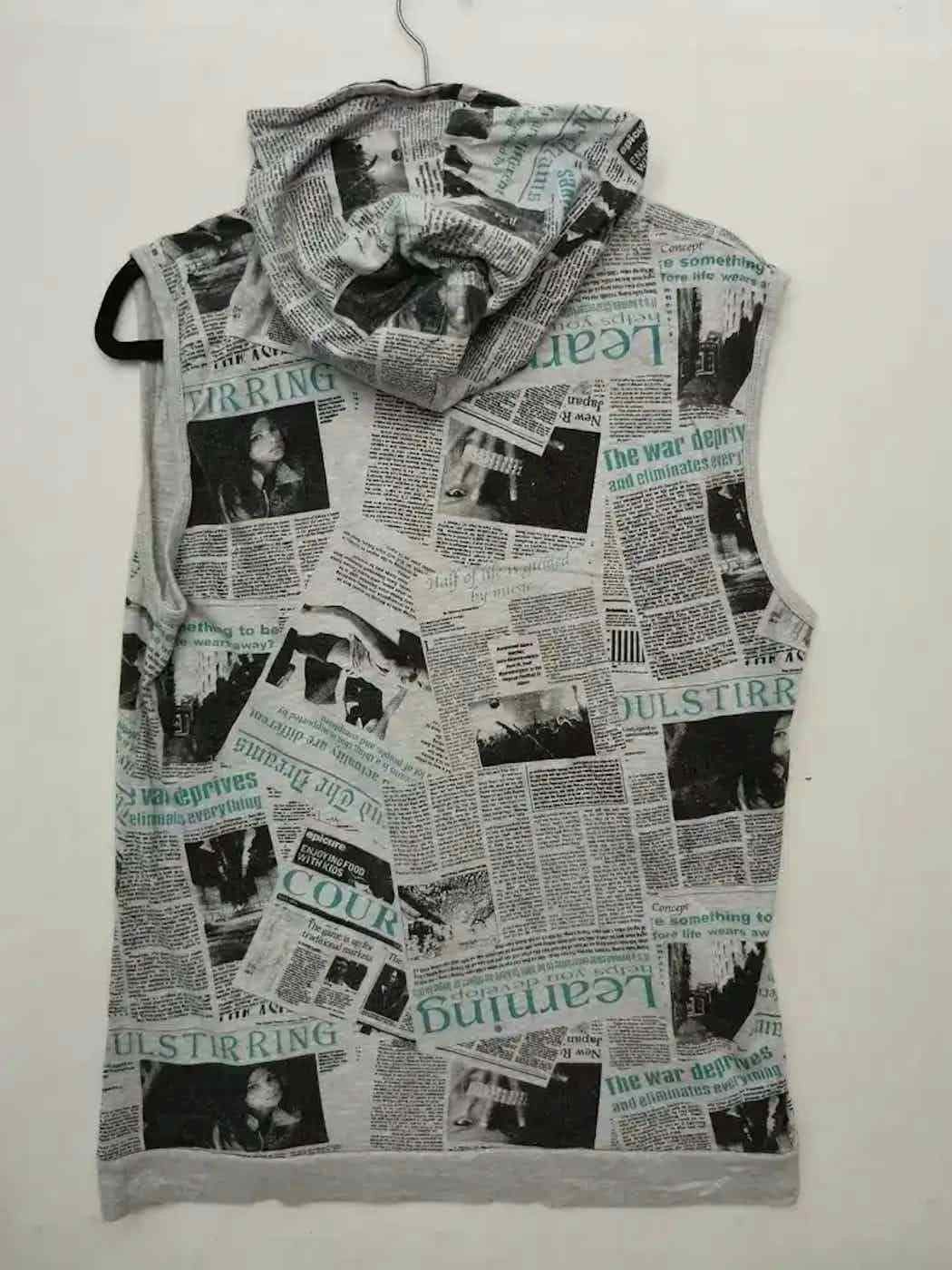 Vintage Vintage Fuve Newspaper Design Hoodie Size US M / EU 48-50 / 2 - 4 Thumbnail
