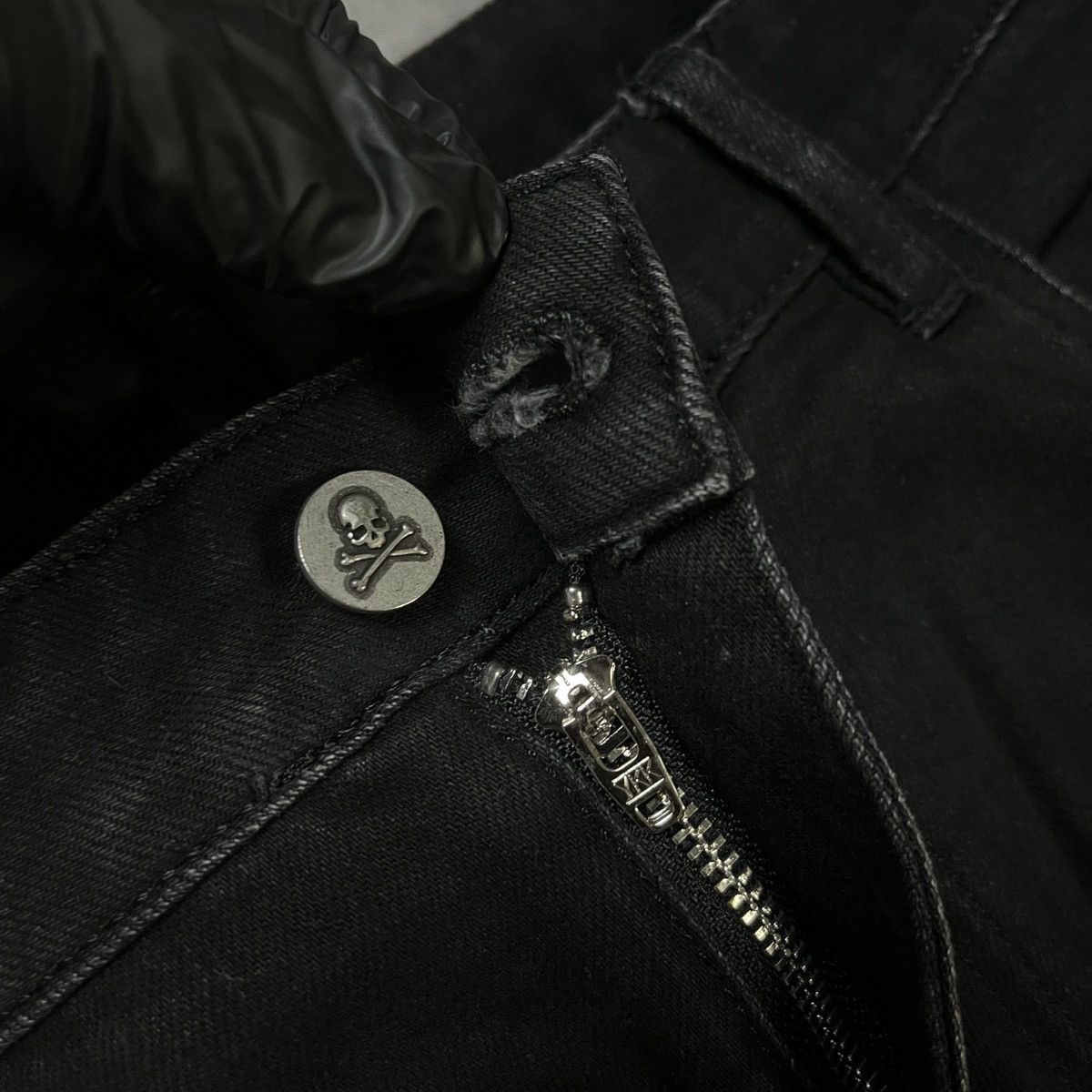 Japanese Brand 2000s Crystal Rhinestone Skull Black Denim Punk Gothic Jeans Size US 38 / EU 54 - 4 Thumbnail