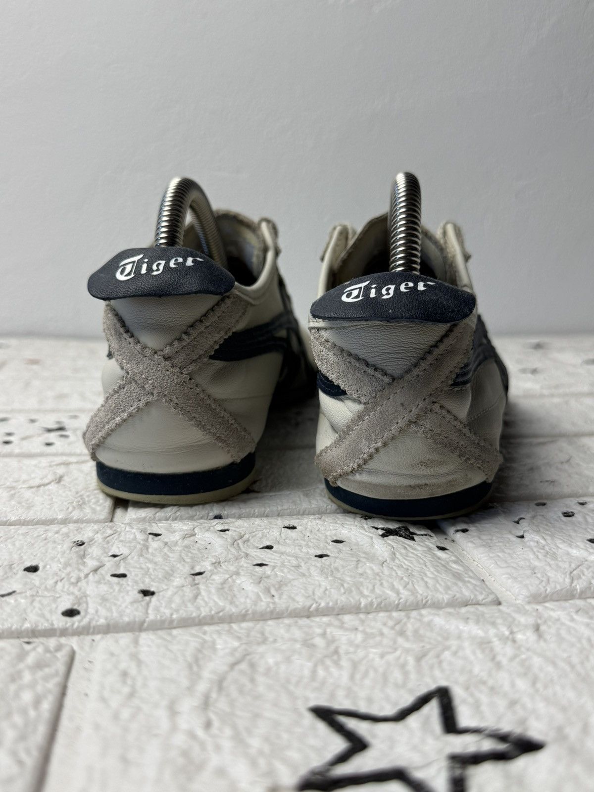 Onitsuka Tiger Onitsuka Tiger MEXICO 66 US7.5 UK6.5 EUR40.5 Casual Size US 7.5 / EU 40-41 - 5 Thumbnail