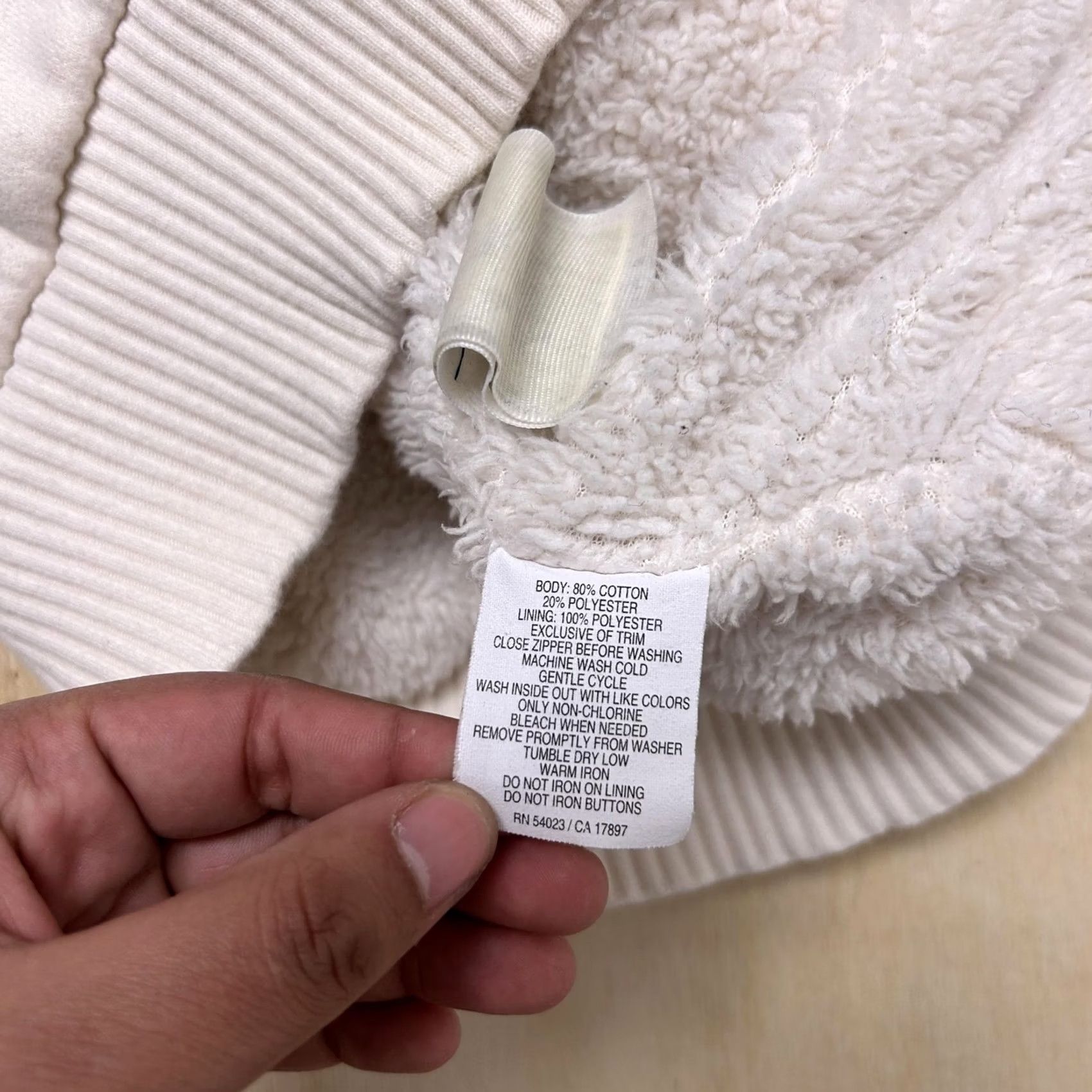 Old Navy Old Navy Vest Womens Small White Fleece Button Front Pockets Sherpa Lined Size S / US 4 / IT 40 - 7 Thumbnail