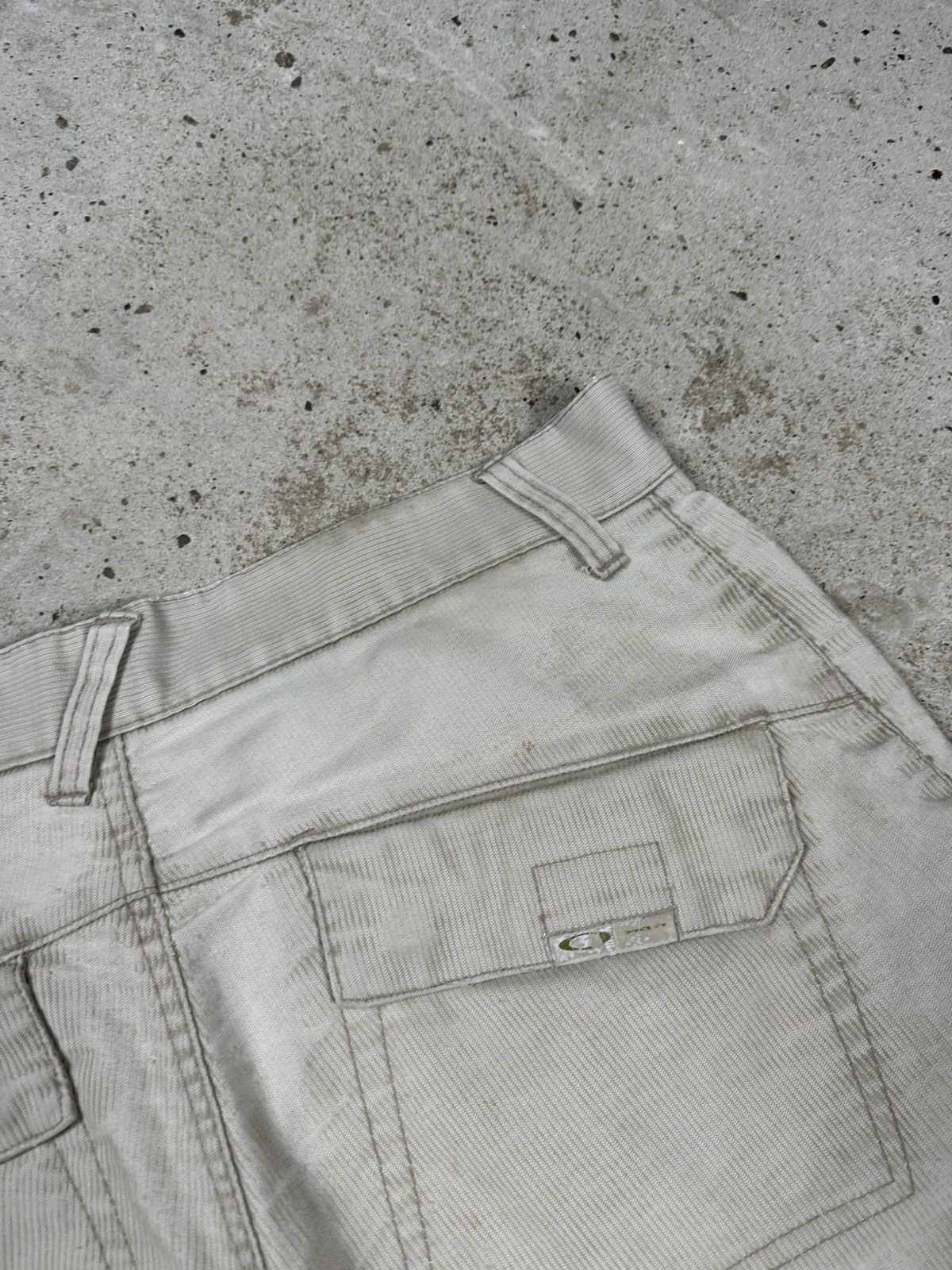 Oakley × Vintage Vintage Y2K Oakley Distressed Baggy Corduroy Shorts Cargo Size US 33 - 15 Thumbnail