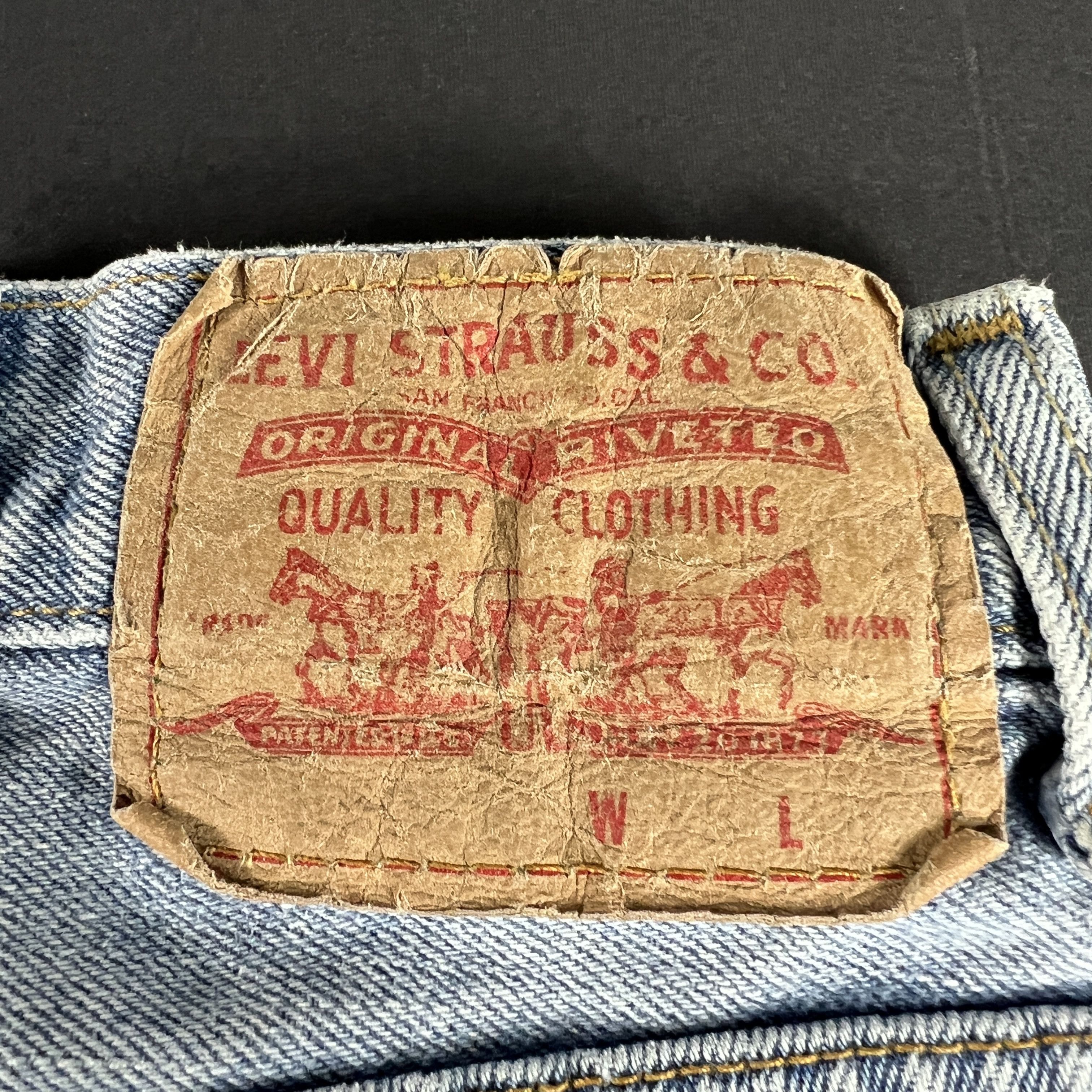 Levi's × Vintage Y2K Levi's Jean 550 Relaxed Straight Light Blue Cotton Denim Size US 37 - 17 Thumbnail