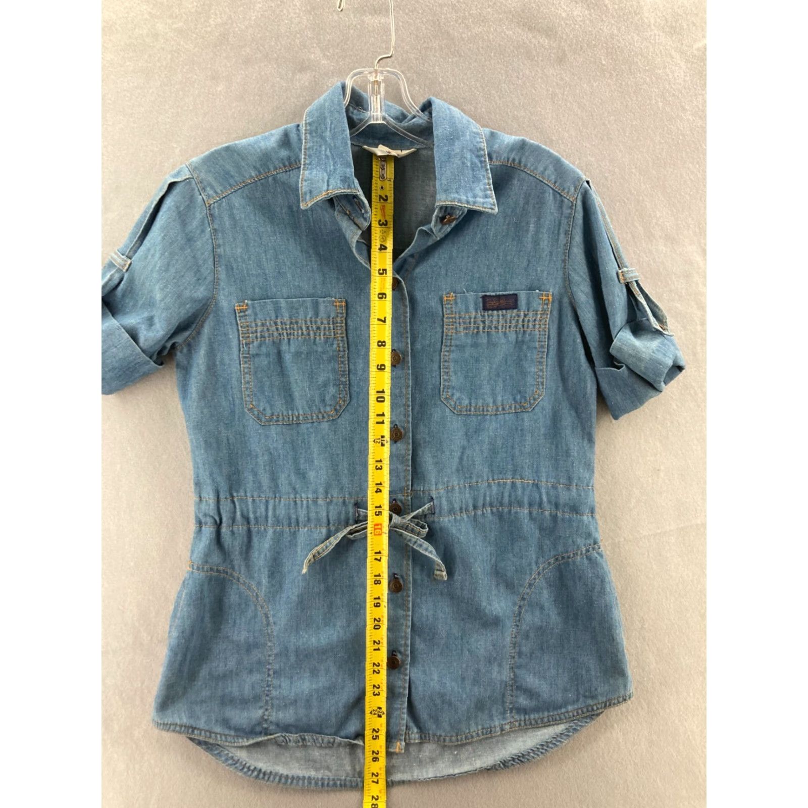 Levi's VINTAGE Levi's Denim Shirt Womens Large Belted Pockets Roll Tab Sleeve 80s 90s Button-Up 100% Cotton Blue Size L / US 10 / IT 46 - 4 Thumbnail
