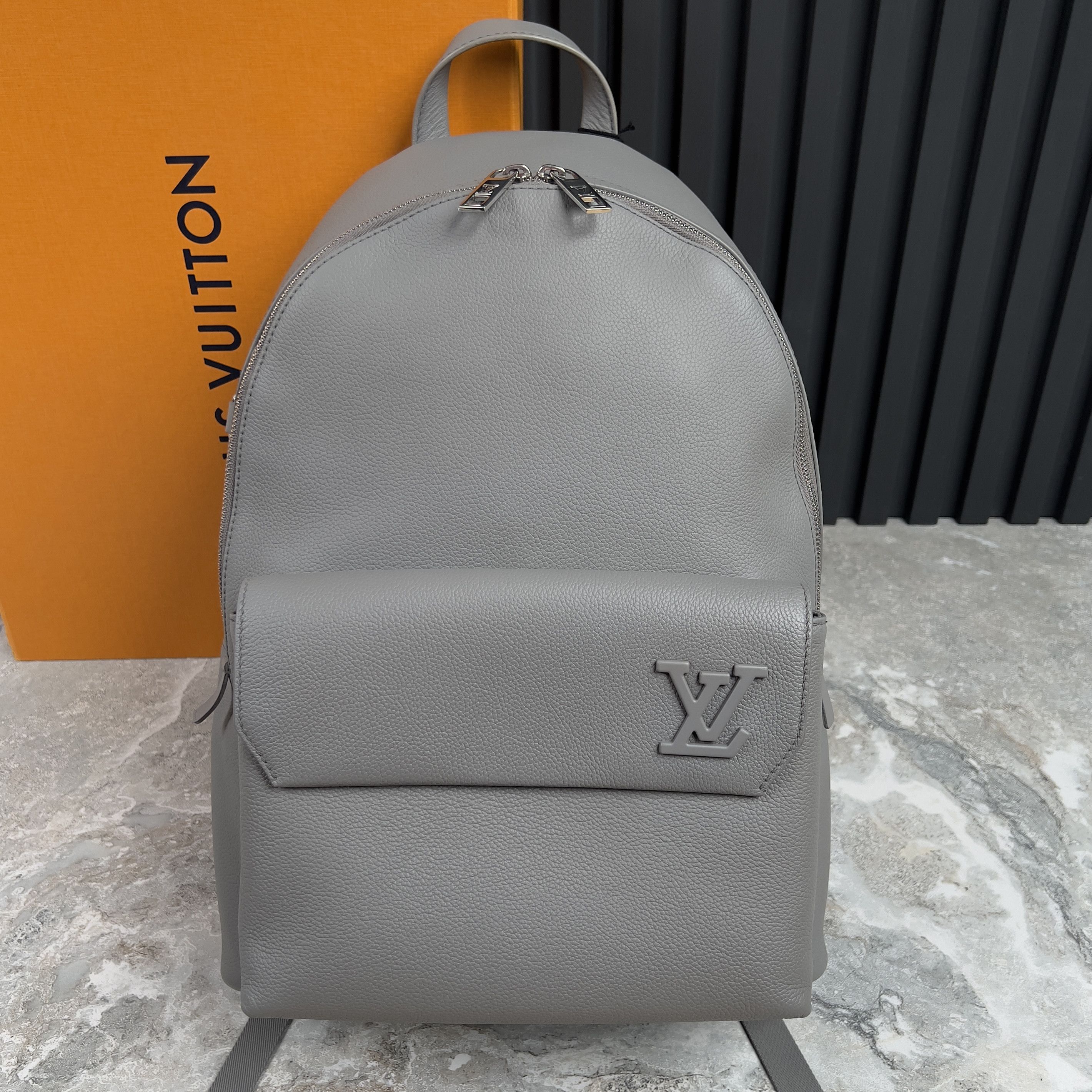 Louis Vuitton Louis Vuitton Aerogram Takeoff Backpack Grain Gray Leather Size ONE SIZE - 1 Thumbnail