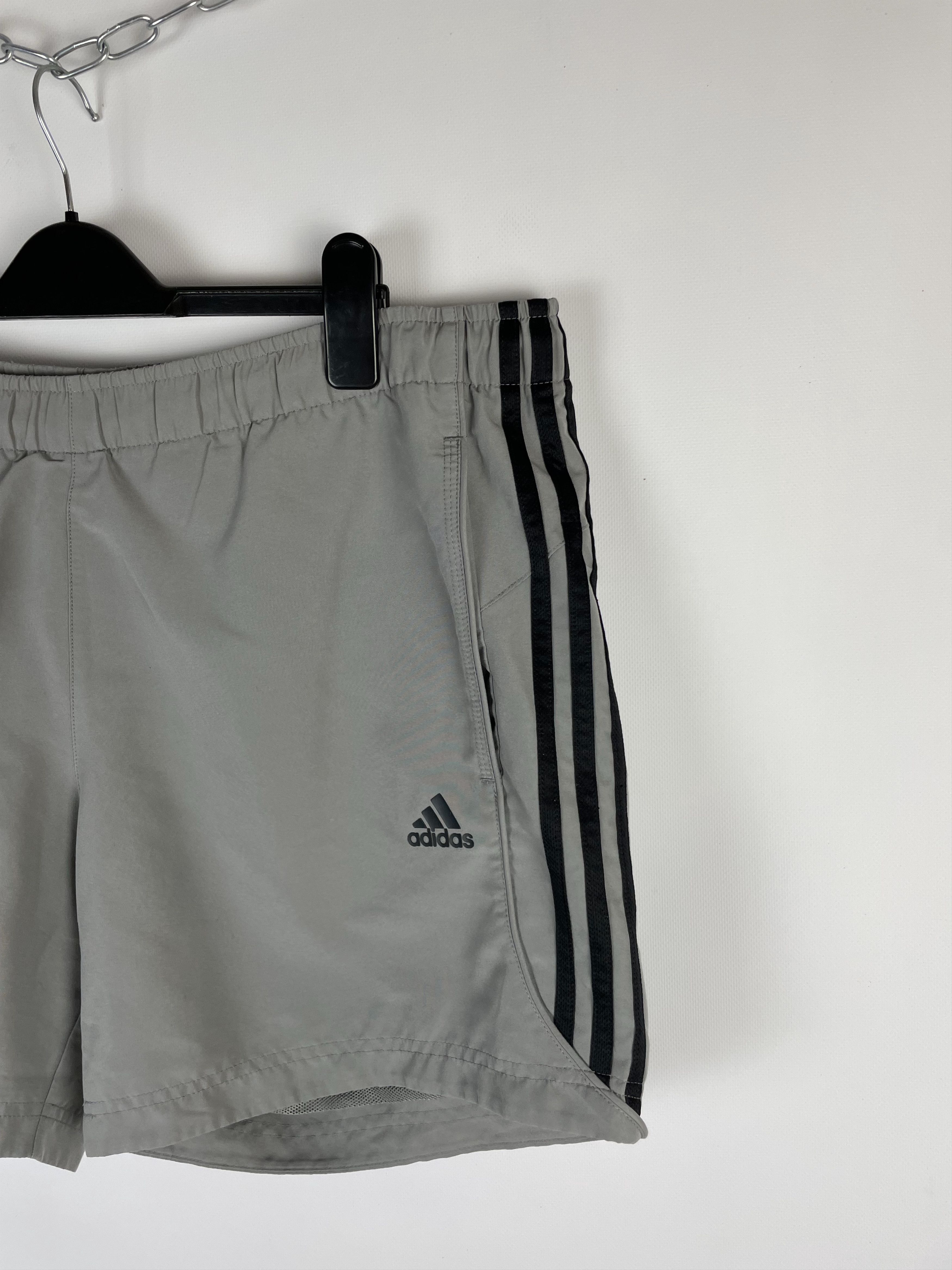 Adidas Vintage Adidas Shorts Y2k Size US 34 / EU 50 - 4 Thumbnail
