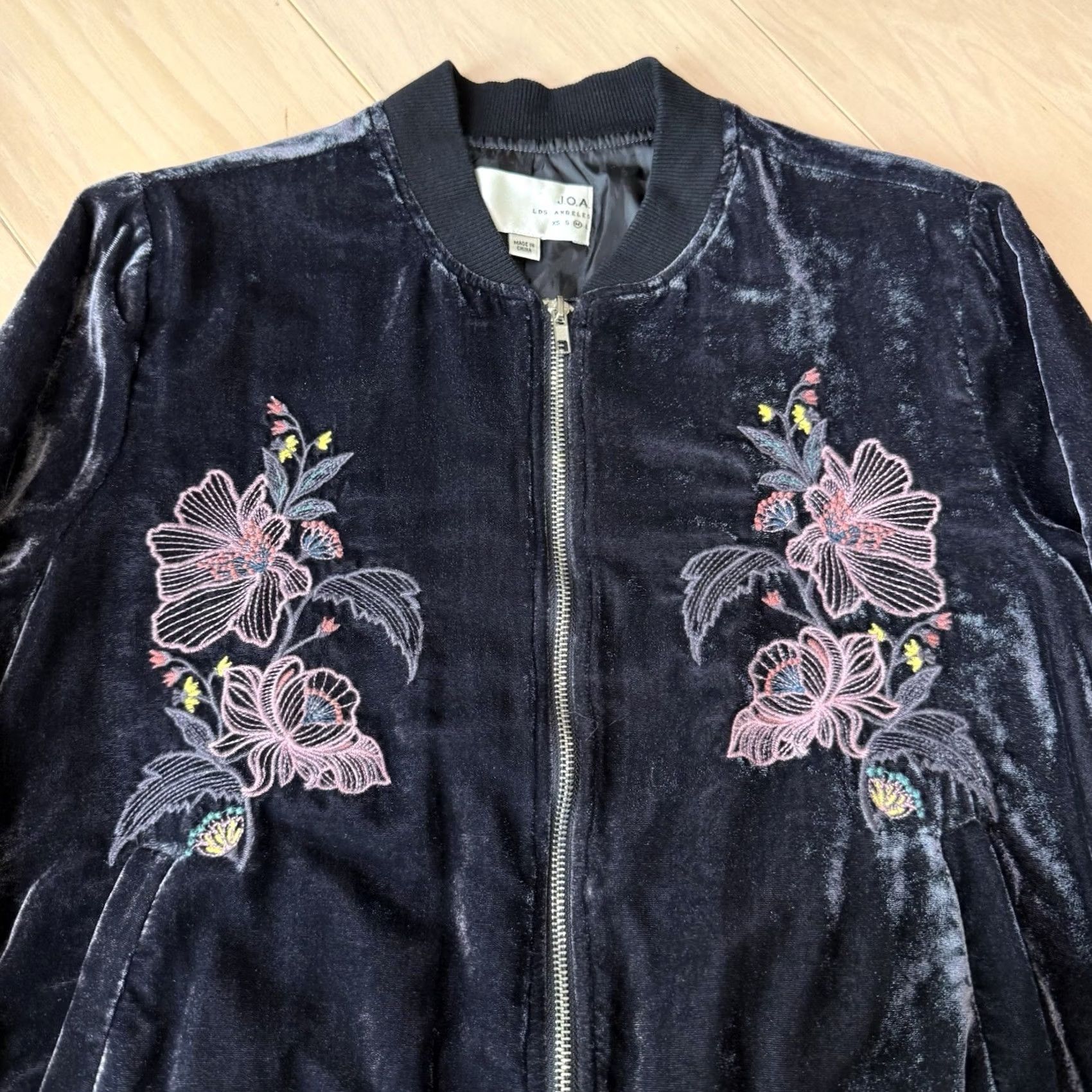 Velvet JOA Jacket Women's Medium Black Velvet Embroidered Full Zip Bomber Shirt Size M / US 6-8 / IT 42-44 - 4 Thumbnail