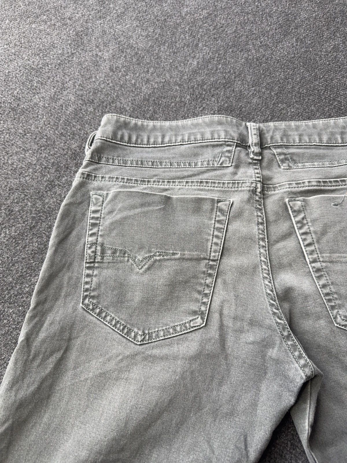 Diesel Luxury 00s Diesel D-BAZER Grey Faded Tapered Jeans Archive Size US 28 / EU 44 - 20 Thumbnail
