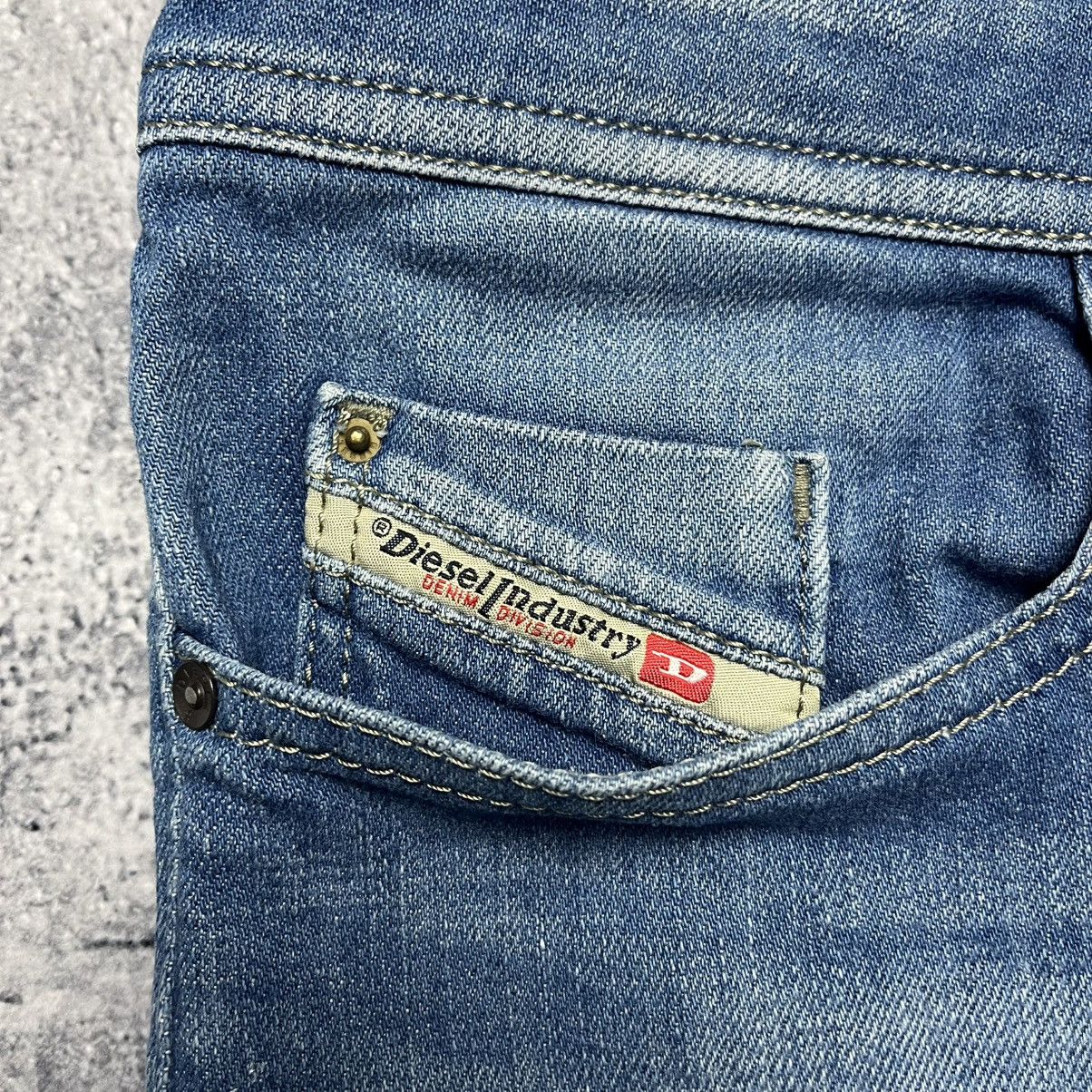Diesel Vintage Diesel Distressed Denim Jeans Buster Streetwear Y2K Size US 32 / EU 48 - 7 Thumbnail