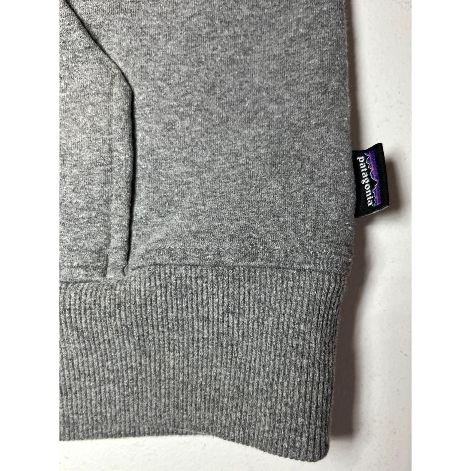 Patagonia Patagonia Men’s P-6 Logo Uprisal Hoody Shirt Regular Large Gray 39539 Outdoor Classic Hooded Mens Size US L / EU 52-54 / 3 - 7 Thumbnail