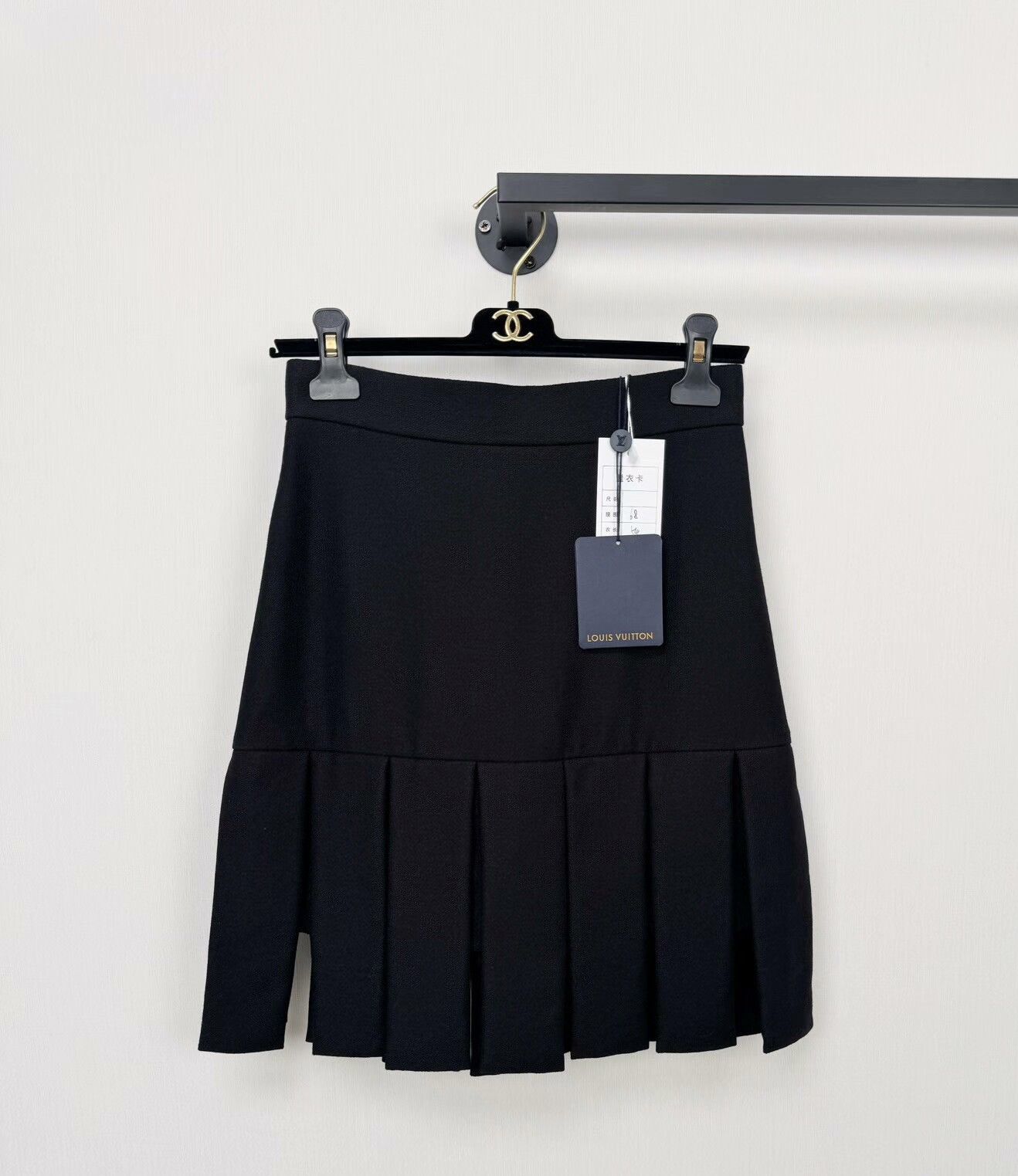 Louis Vuitton Louis Vuitton LV wool and silk skirt, Size 38" / US 16 / IT 52 - 1 Thumbnail