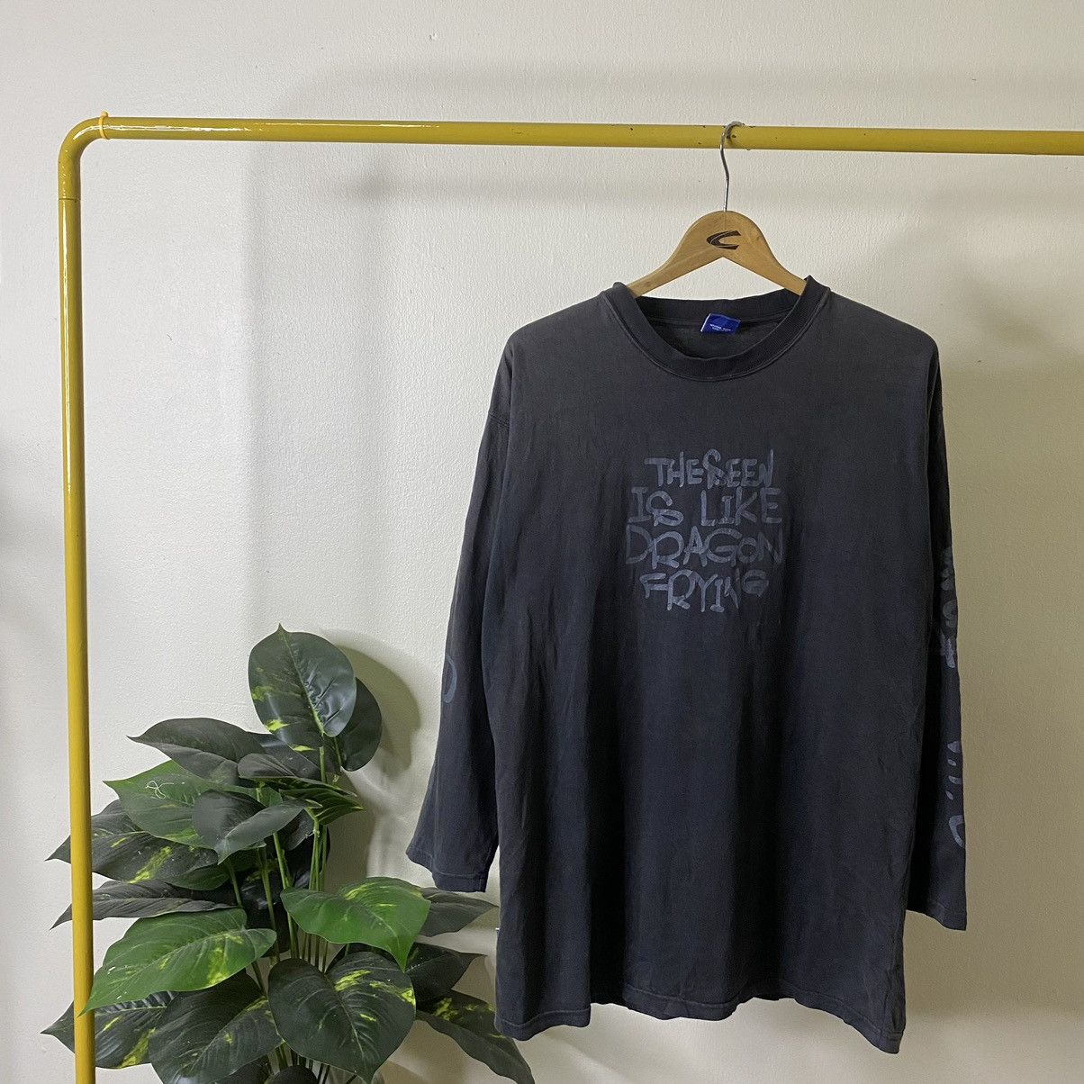 Other Vintage 2000s Dragon Skateboard Faded Black Skater LS Tee Size US L / EU 52-54 / 3 - 1 Thumbnail