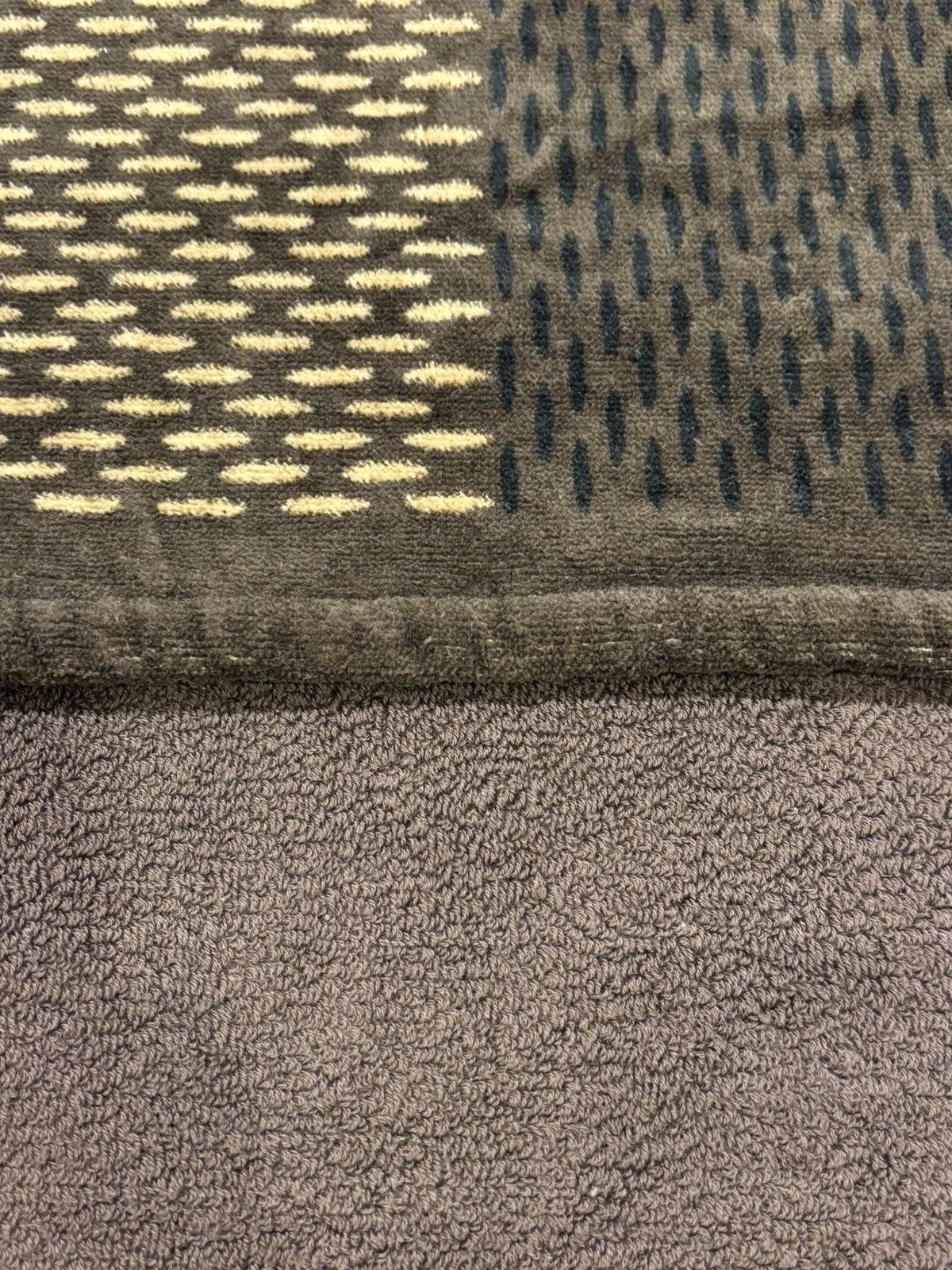 Louis Vuitton Louis Vuitton Damier Towel Size ONE SIZE - 5 Thumbnail
