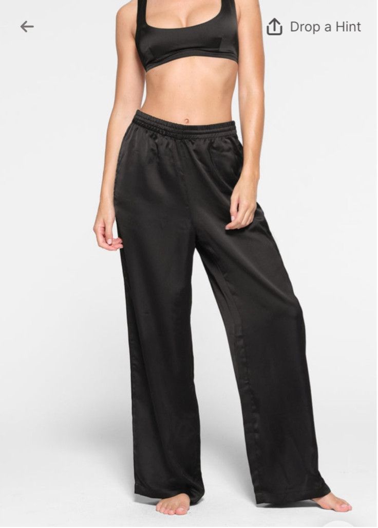 SKIMS Skims Sporty Satin Straight Leg Size XS NWT Size 25" / US 0 / IT 36 - 1 Thumbnail