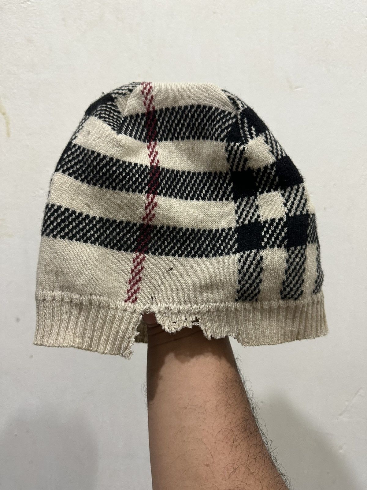 Burberry × Burberry Prorsum × Vintage Distressed Burberry Nova Check Stretchable Beanie Size ONE SIZE - 1 Thumbnail