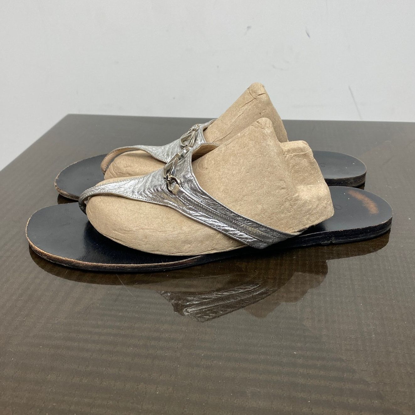 Valentino Valentino Garavani V Logo Leather Thong Sandals Women's 38.5 Size US 8.5 / IT 38.5 - 5 Thumbnail
