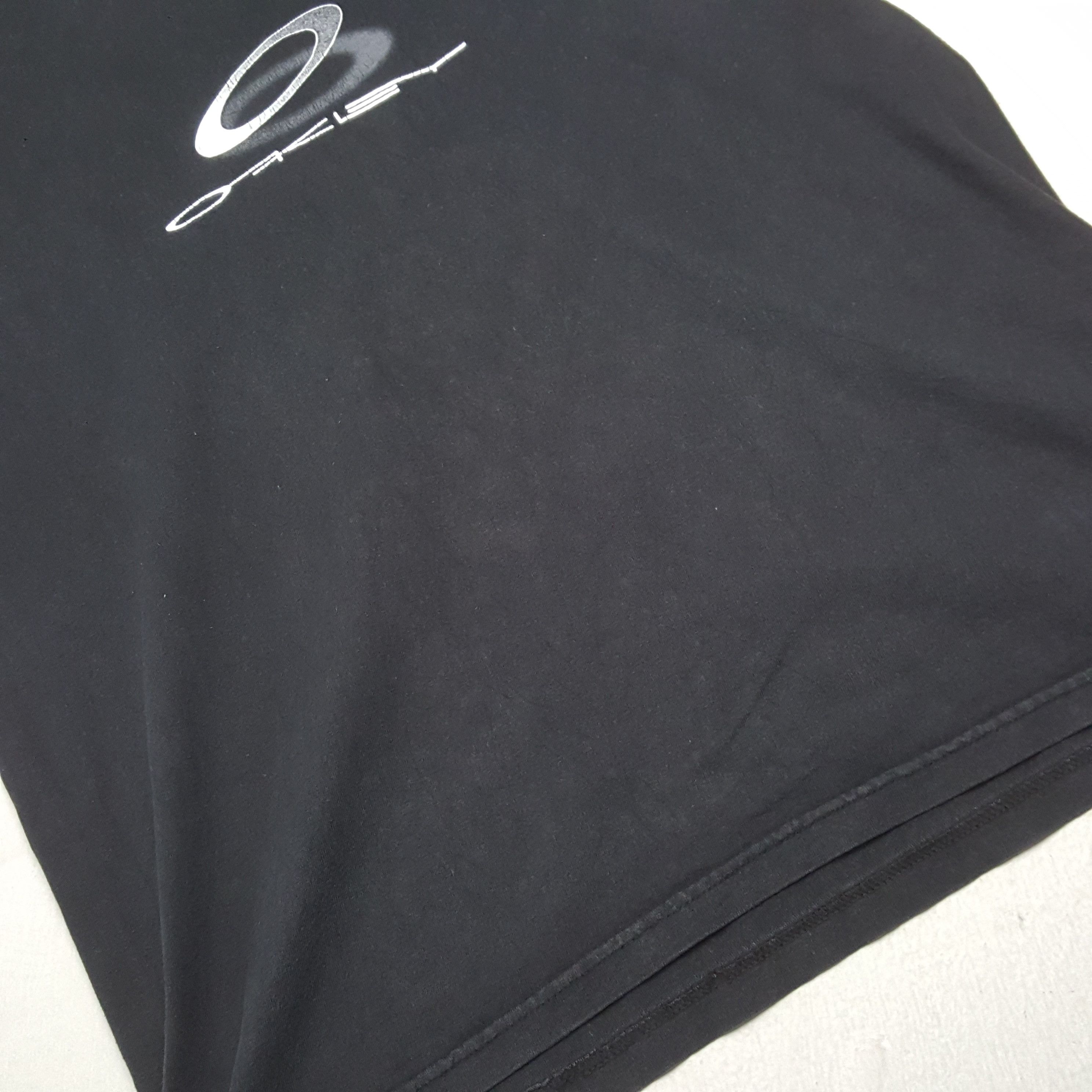 Oakley Oakley Center Spellout Logo Design Tshirt RR19 Size US L / EU 52-54 / 3 - 10 Thumbnail