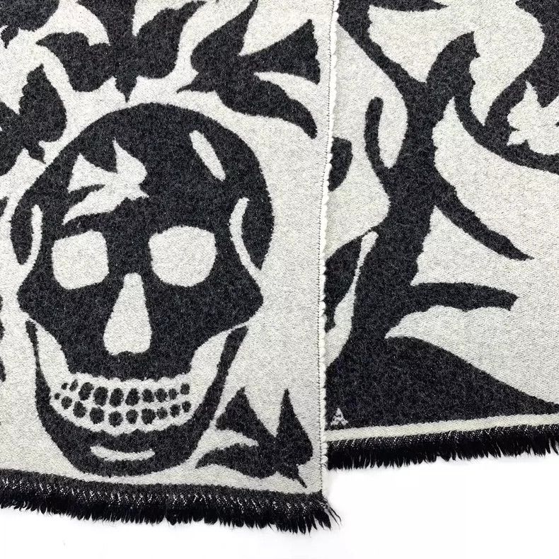 Alexander McQueen Alexander Mcqueen Gray skull swallow inlaid wool scarf Size ONE SIZE - 6 Thumbnail