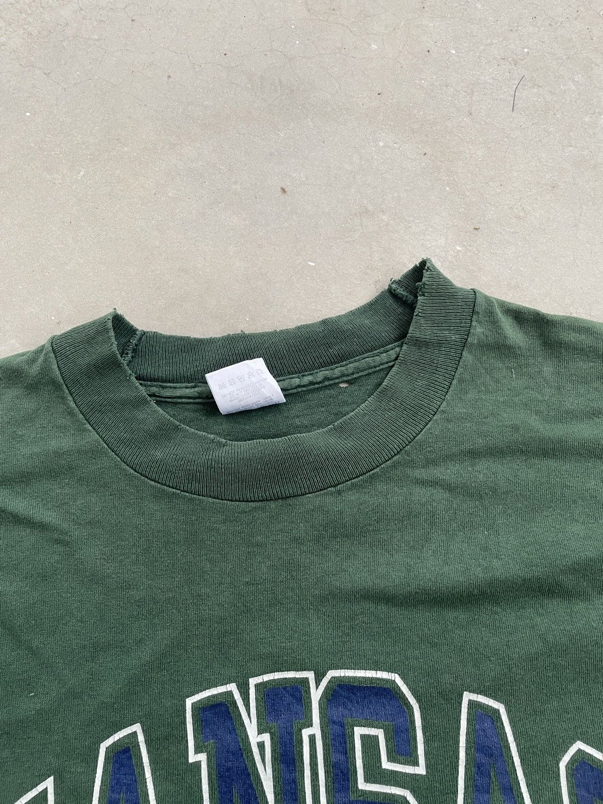 Vintage VINTAGE KANSAS COLLEGIATE TEE WELL FADED Size US XL / EU 56 / 4 - 3 Thumbnail