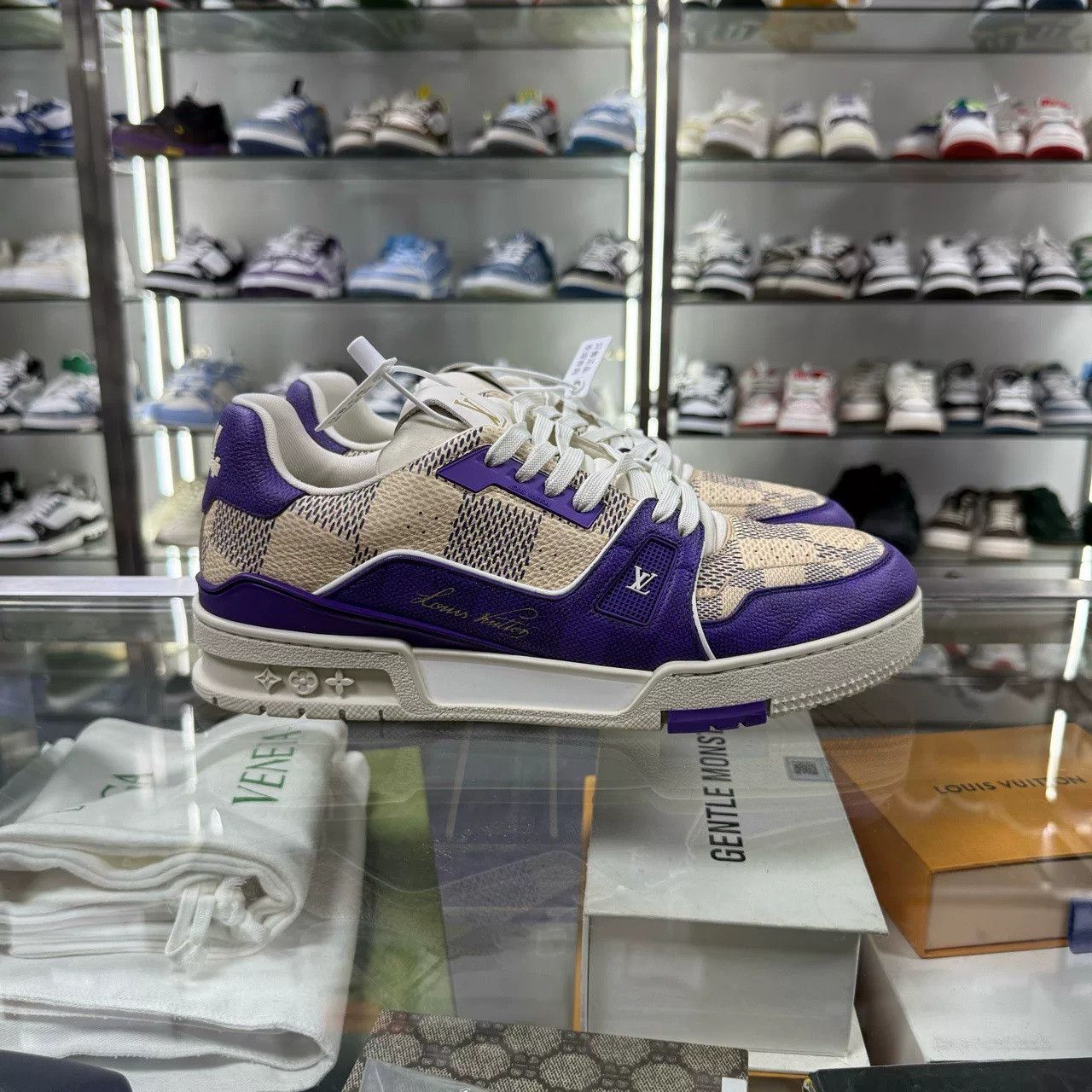 Louis Vuitton Louis Vuitton LV Trainer Size US 9 / EU 42 - 2 Thumbnail