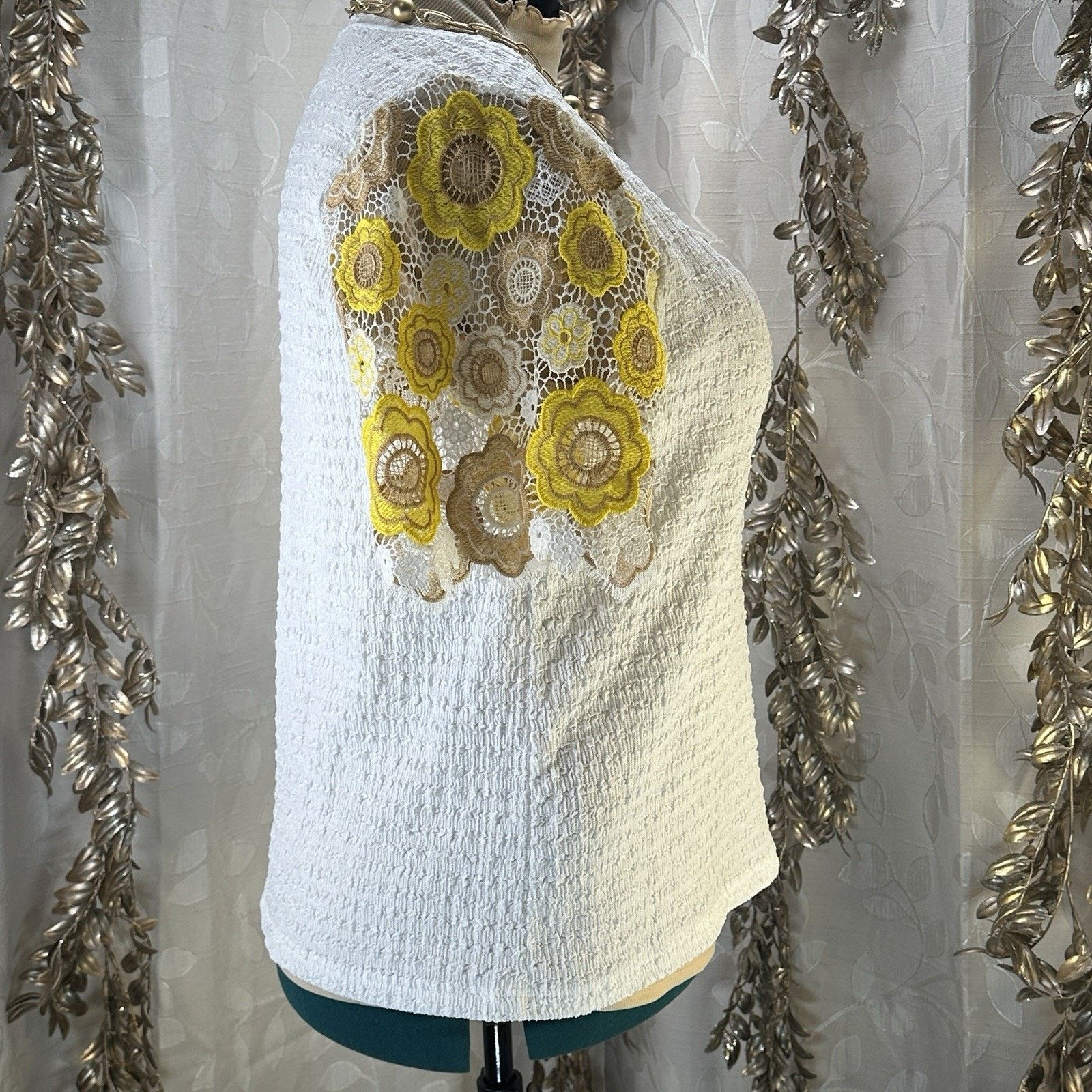 Other Alice Blue 1X White Top Yellow Crochet Floral Sleeve Size XL / US 12-14 / IT 48-50 - 2 Thumbnail