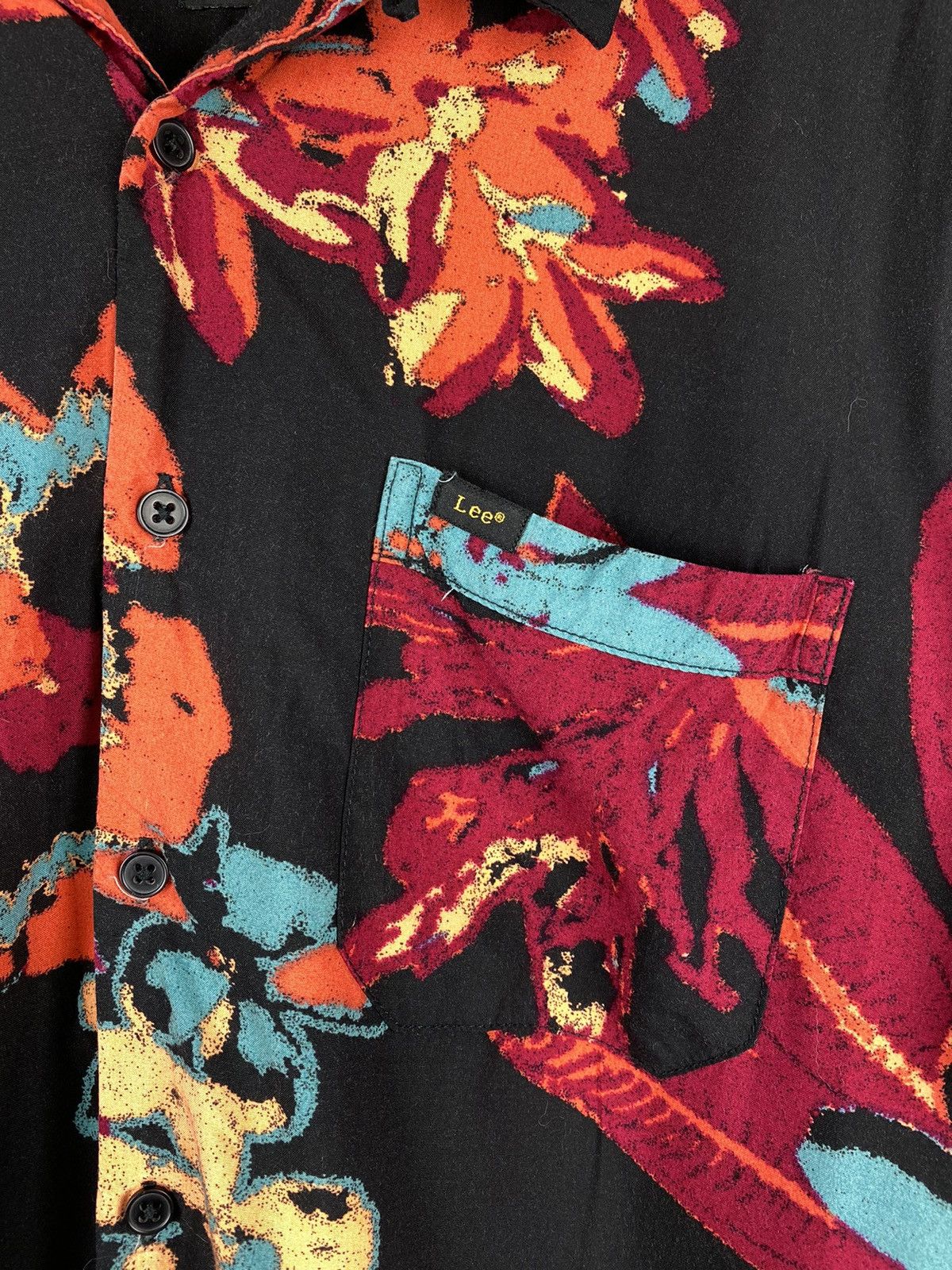 Lee Lee men’s Hawaiian overprinted shirt size L Size US L / EU 52-54 / 3 - 9 Thumbnail