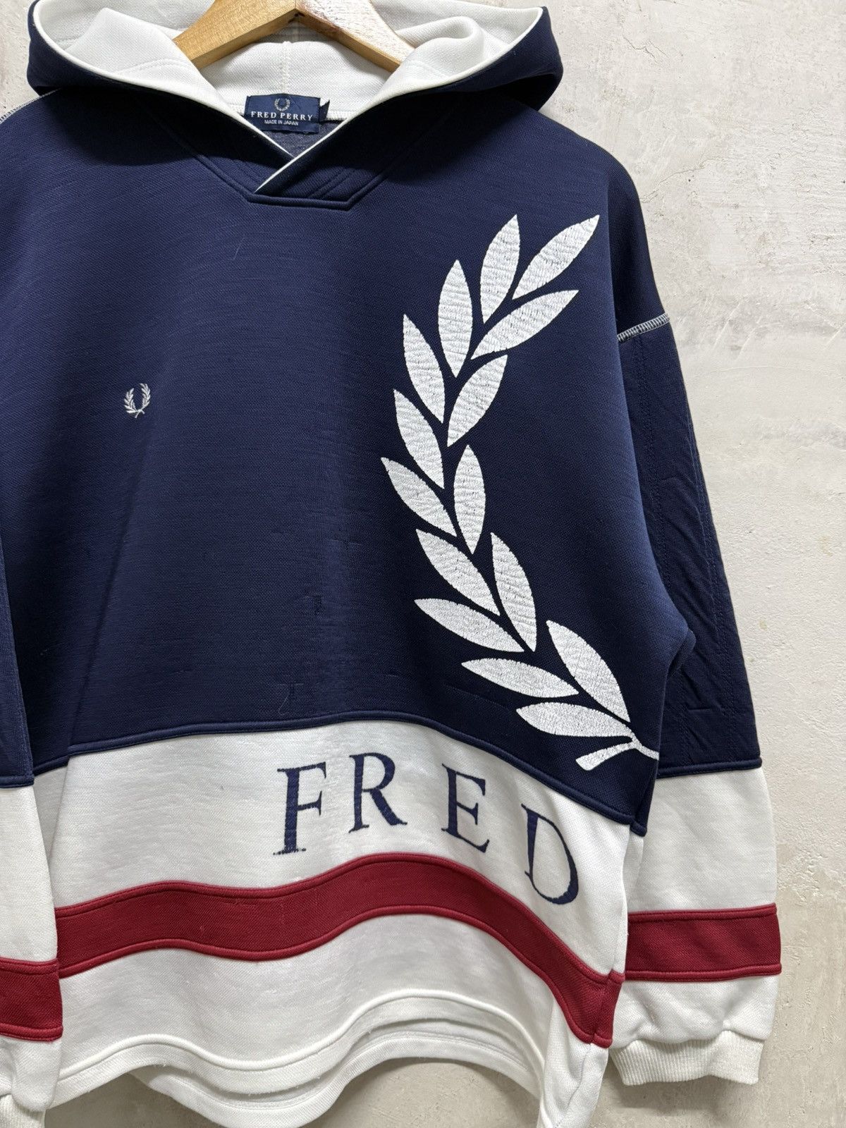 Fred Perry Vintage 90s Fred Perry Big Logo Distressed Hoodie Size US L / EU 52-54 / 3 - 4 Thumbnail
