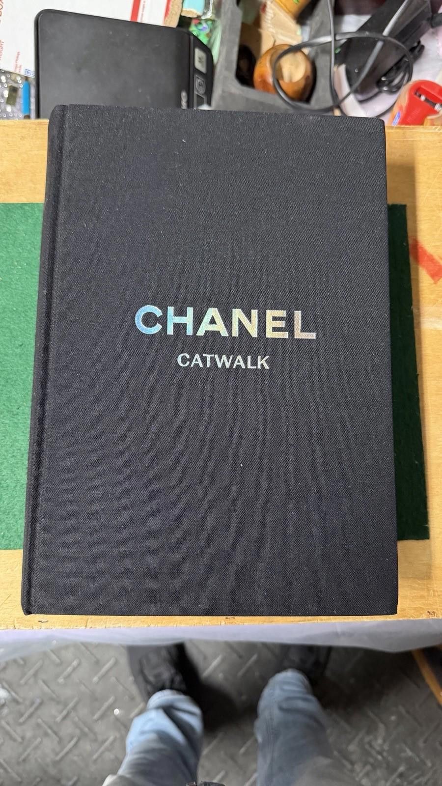 Other Chanel Catwalk Hardcover Book Fashion Size ONE SIZE - 1 Thumbnail