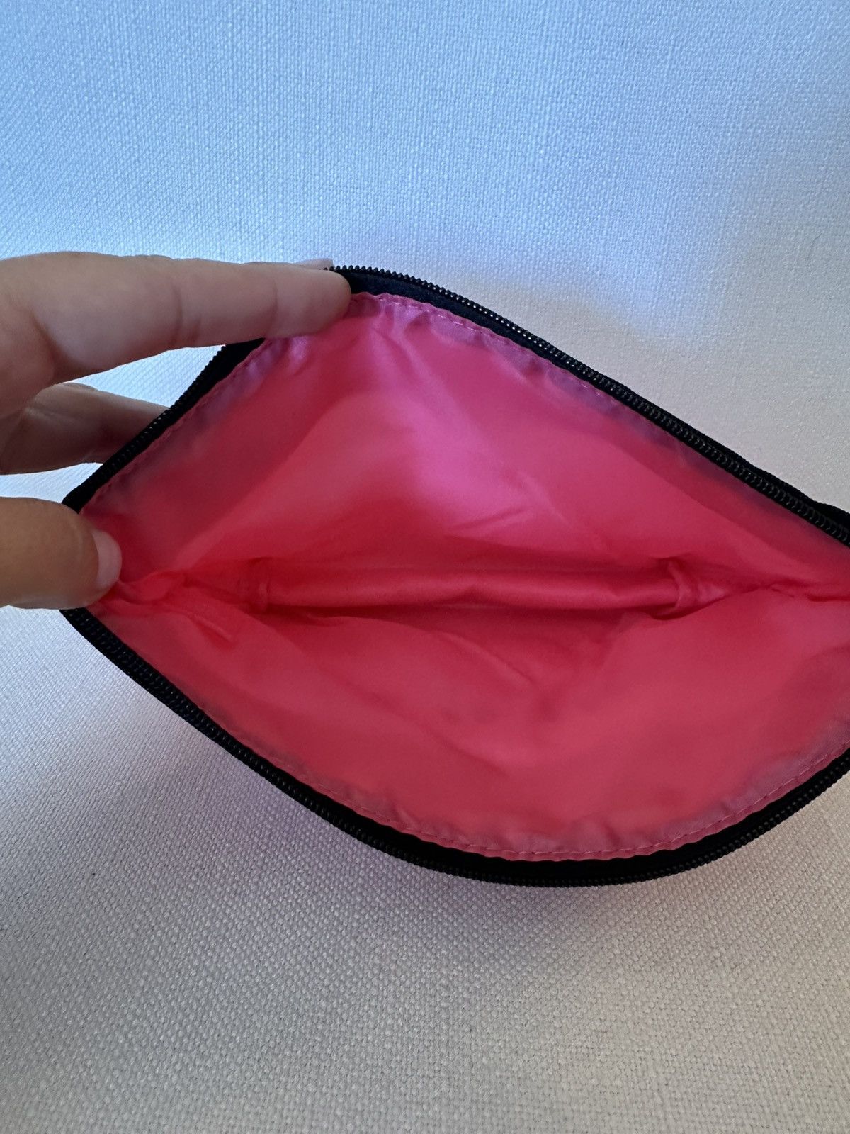 Kate Spade Clinique x Kate Spade New York Hello, Gorgeous Cosmetic Bag Size ONE SIZE - 3 Thumbnail
