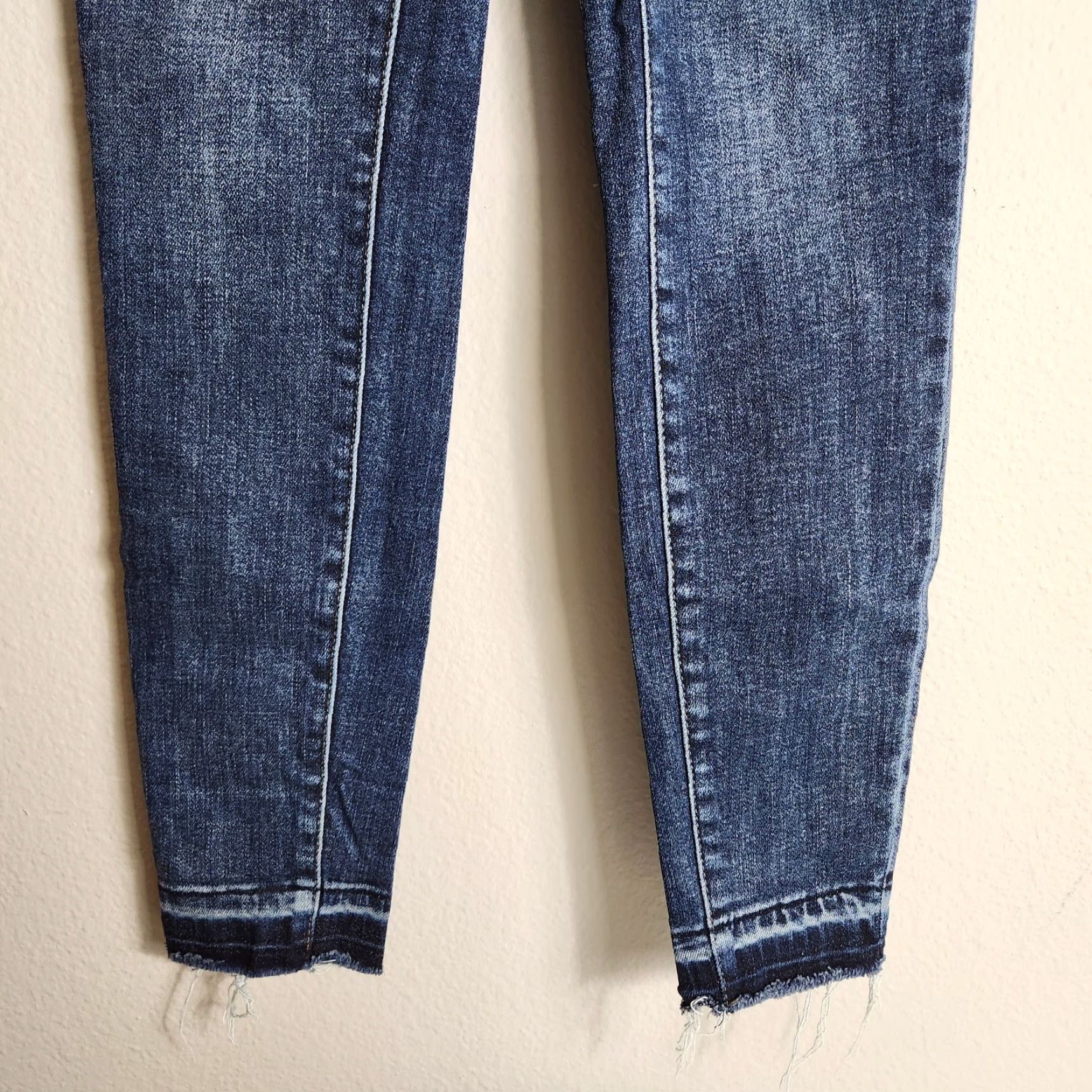 Vintage Judy Blue Jeans Womens Reese Control Top Dark Wash Skinny Mid Rise Inseam 28 Size 26-Blue, 5-Pocket, Regular, Denim, Cotton Blend, Distressed Size 4XL / US 24-26 - 5 Thumbnail