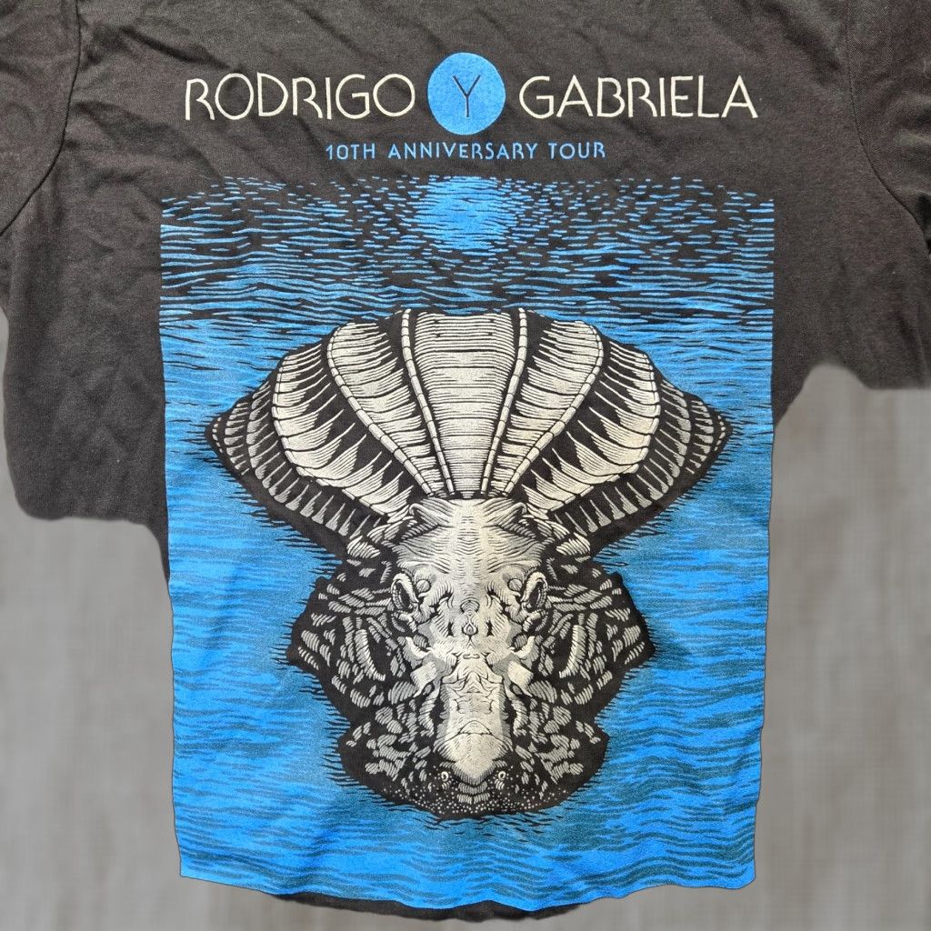 Vintage VINTAGE Rodrigo y Gabriela Shirt Unisex Adults S Brand: Canvas Black Graphic Tee 10th Anniversary Concert Memorabilia Mens Women Boys Girls Size US S / EU 44-46 / 1 - 1 Thumbnail