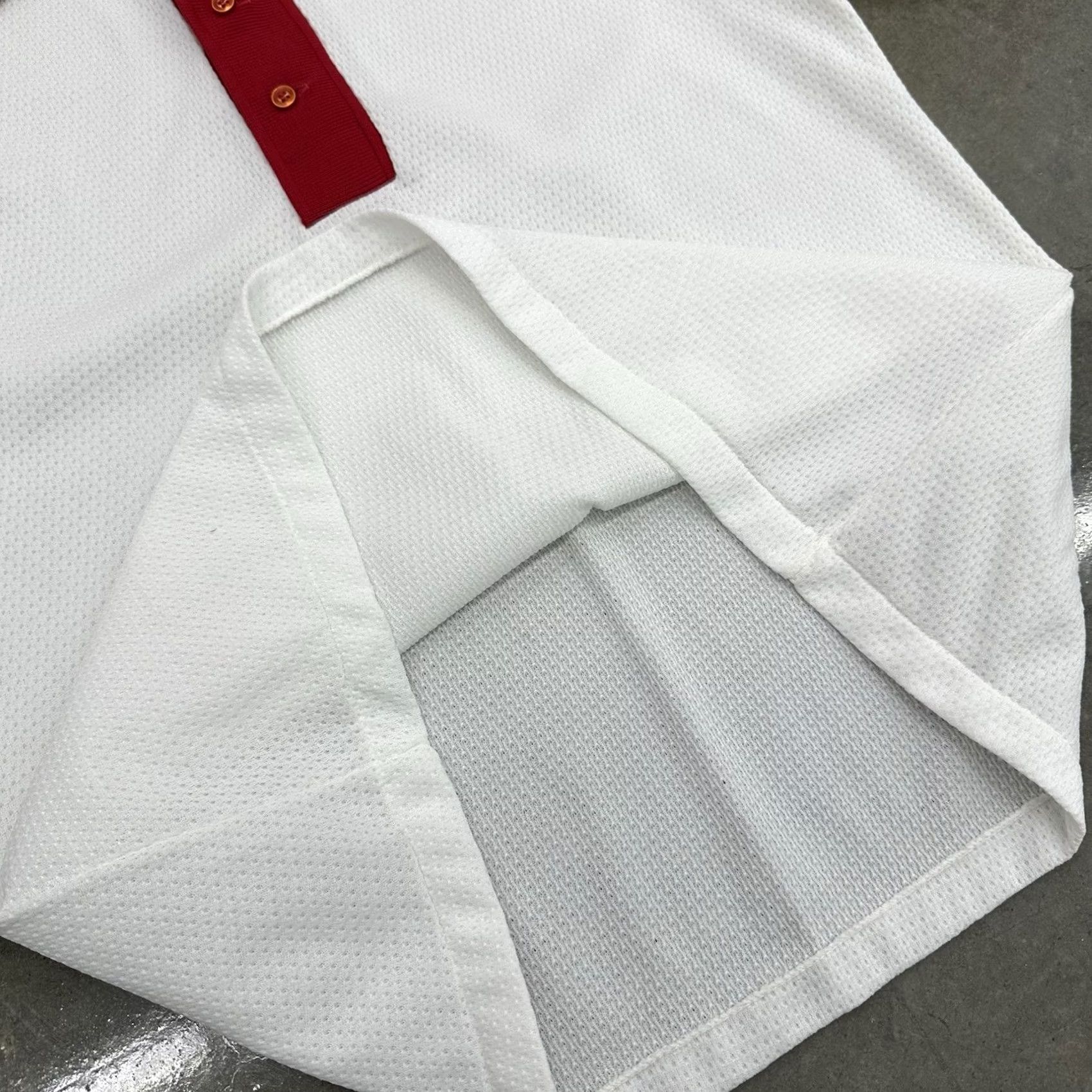 Arrow VINTAGE 70s Knit Knak By Arrow Polyester Polo Shirt White Red Large Mens Polo/Rugby Vintage 1970s Rockabilly Shirt Size US L / EU 52-54 / 3 - 3 Thumbnail