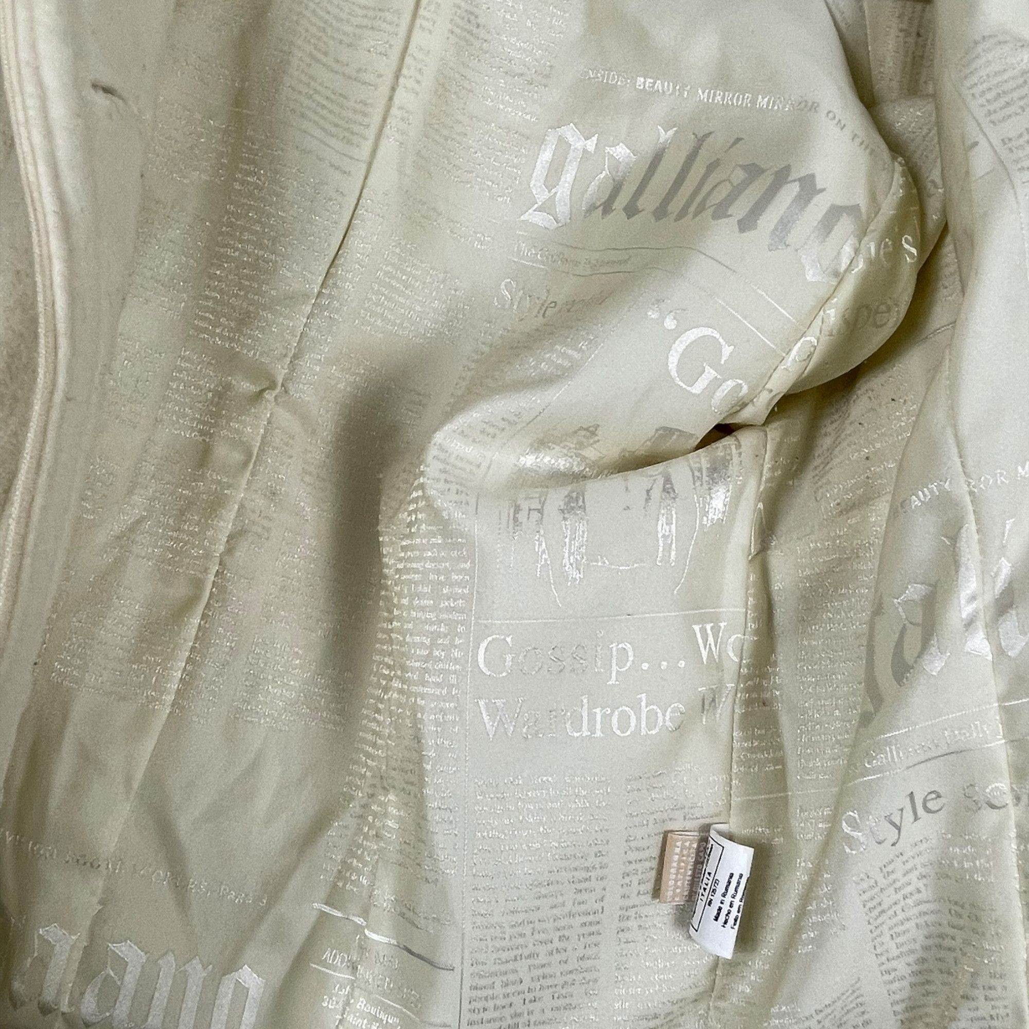 Vintage JOHN GALLIANO BEIGE WOOL CROPPED MILITARY STYLE JACKET Size M / US 6-8 / IT 42-44 - 3 Thumbnail