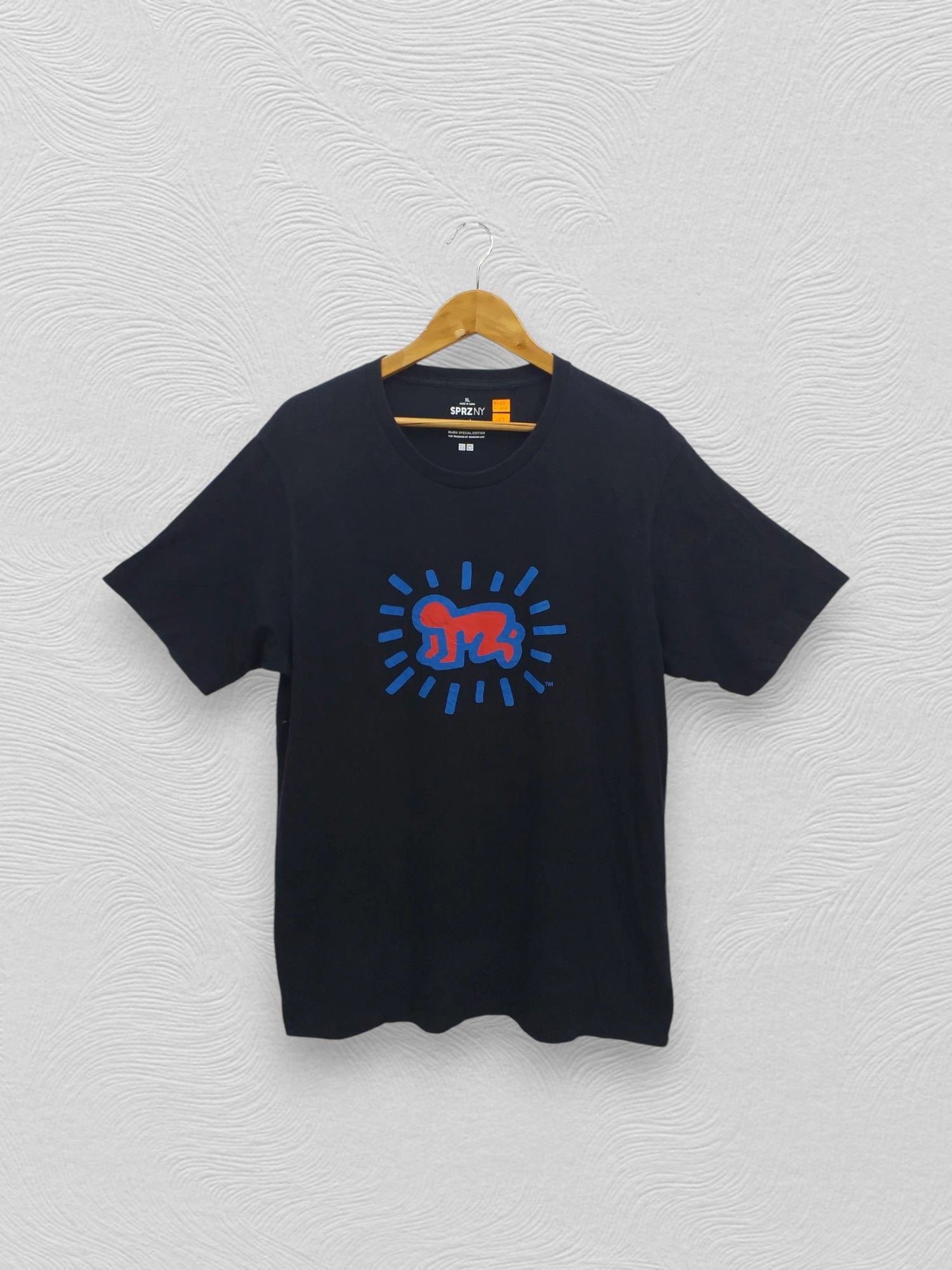 Japanese Brand Keith Haring Big Logo Uniqlo Large T-shirt -C106 Size US L / EU 52-54 / 3 - 1 Thumbnail