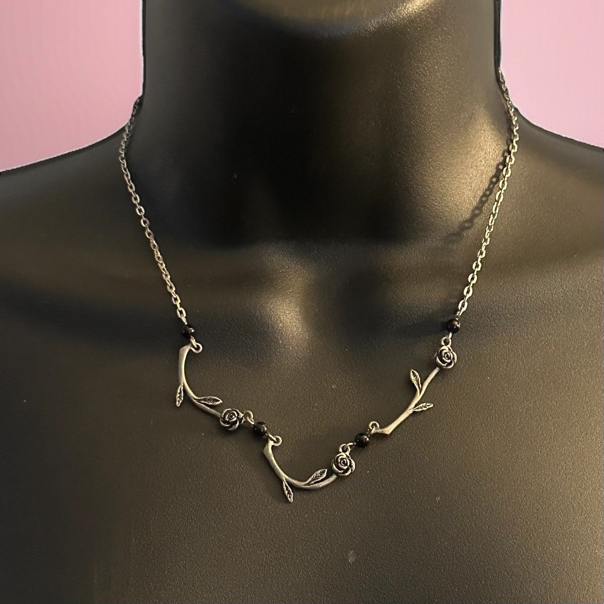 Vintage Vintage silver tone long stem roses link necklace Size ONE SIZE - 1 Thumbnail