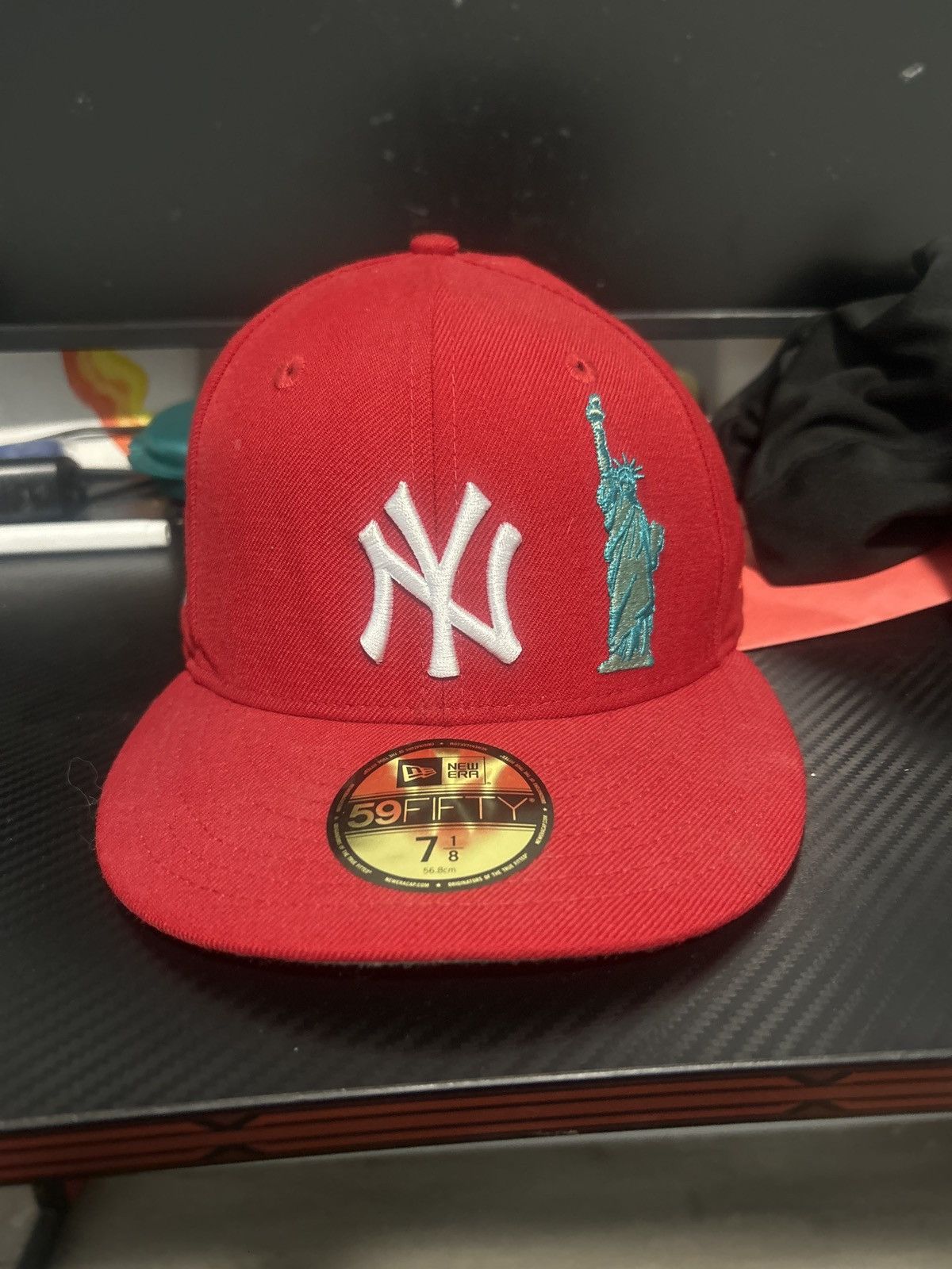 New Era New York Yankees 71/8 59Fifty Size ONE SIZE - 1 Thumbnail