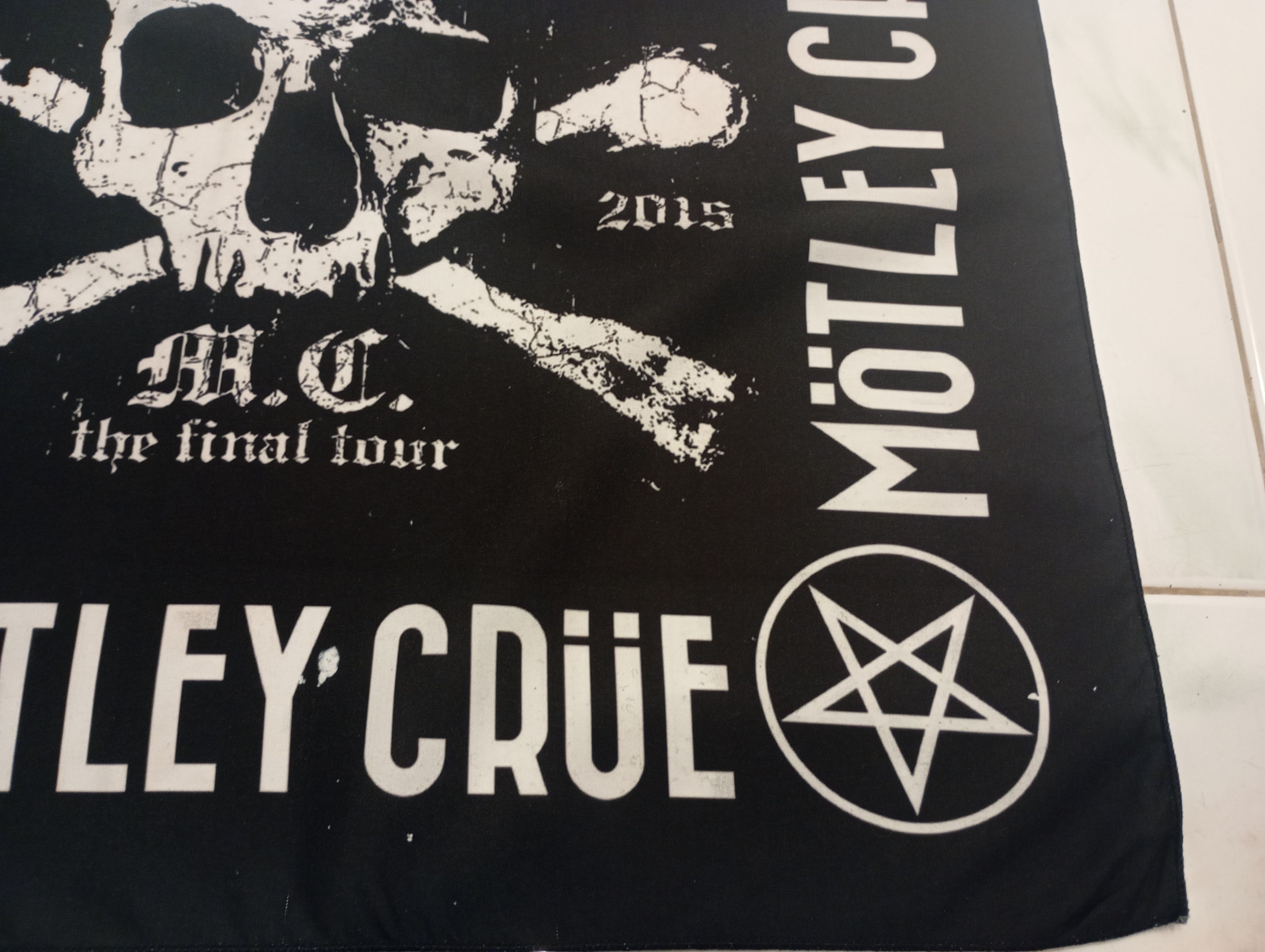 Band Tees Bootleg Skulls Bandana Handkerchief Motley Crue Size ONE SIZE - 3 Thumbnail