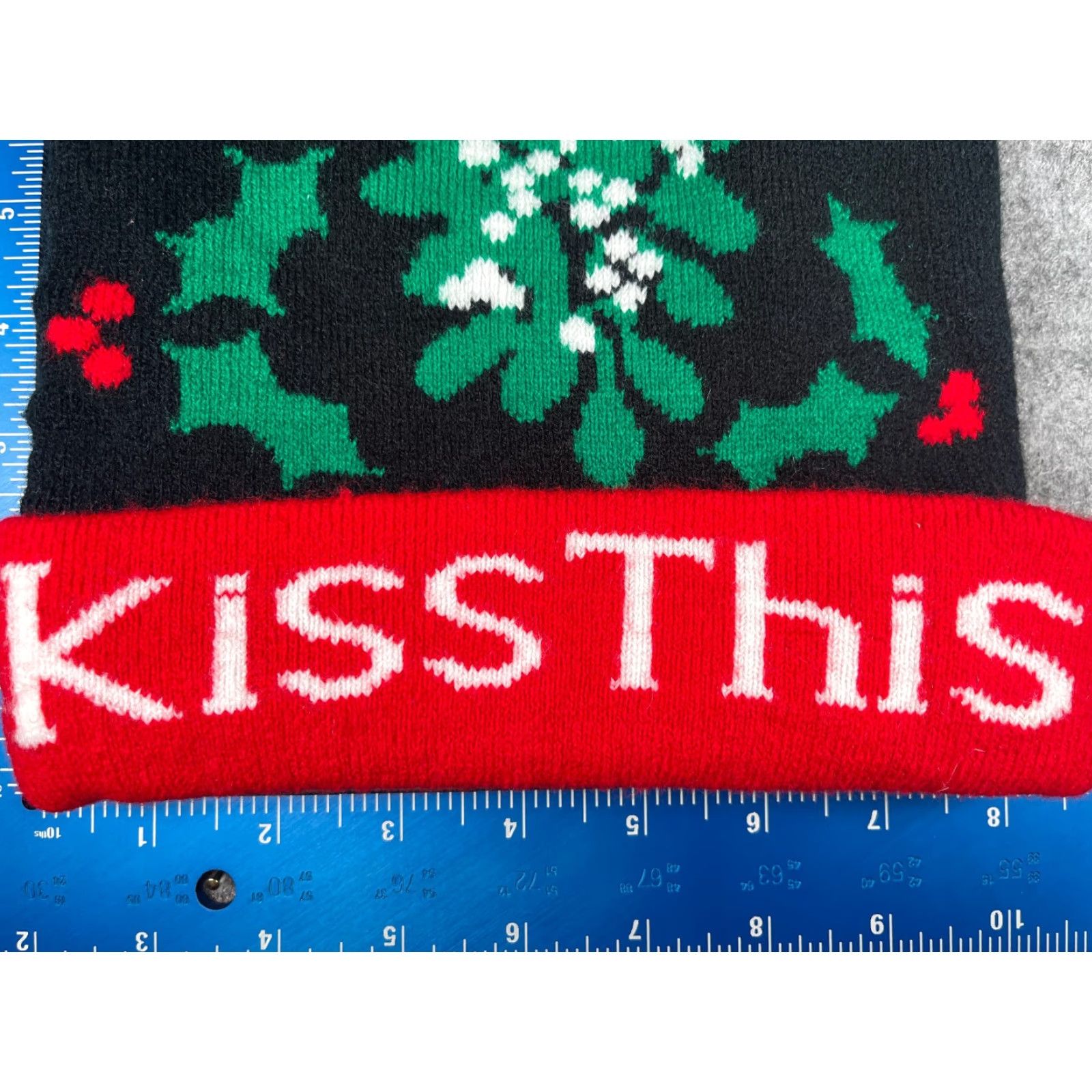 Vintage Kiss This Mistletoe Beanie Toque Adult One Size Black Red Green Knit Acrylic Size ONE SIZE - 2 Thumbnail