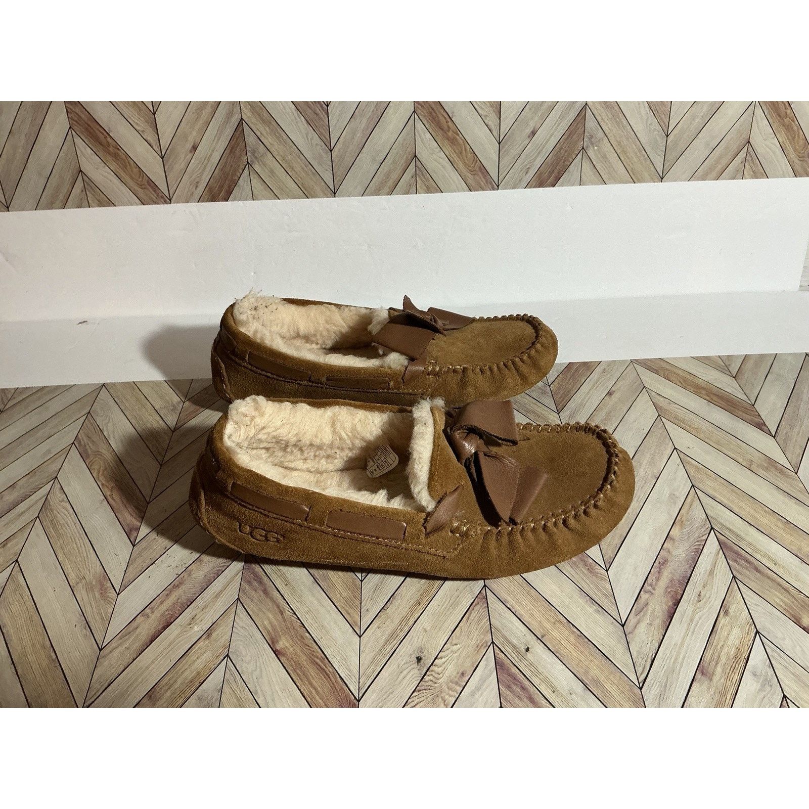 Ugg UGG Dakota Leather Bow Women Slipper Suede Chestnut US 7 Size US 7 / IT 37 - 5 Thumbnail