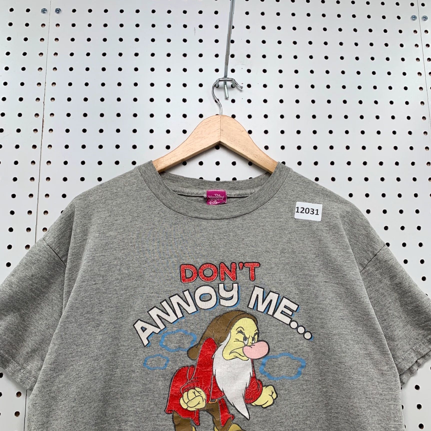 Disney VINTAGE Disney Snow White Grumpy Shirt T-Shirt Medium Gray "Don't ANNOY ME" 2000s Unisex Adults Size US M / EU 48-50 / 2 - 2 Thumbnail