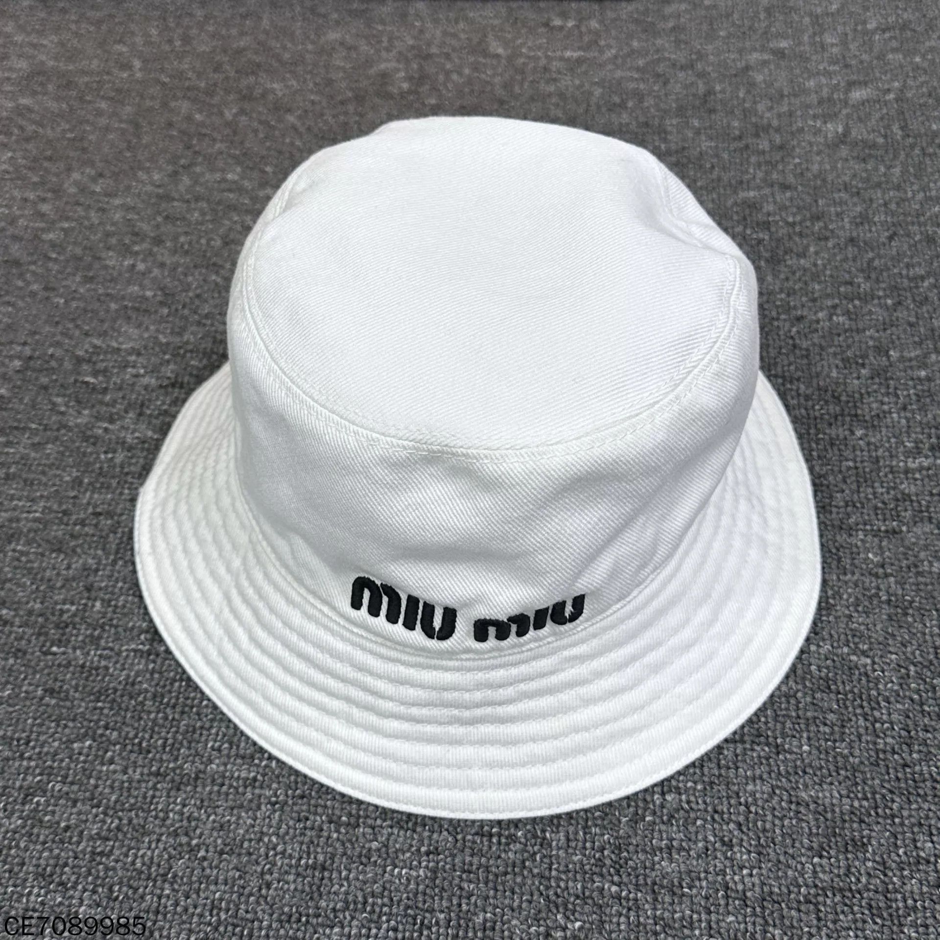 Miu Miu MIU MIU White Embroidered Logo Fisherman Hat Size ONE SIZE - 1 Thumbnail