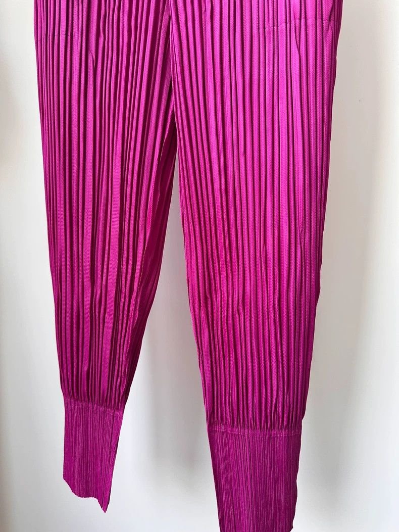 Issey Miyake Issey Miyake size:3 Red pleated puff pants Size 31" - 3 Thumbnail