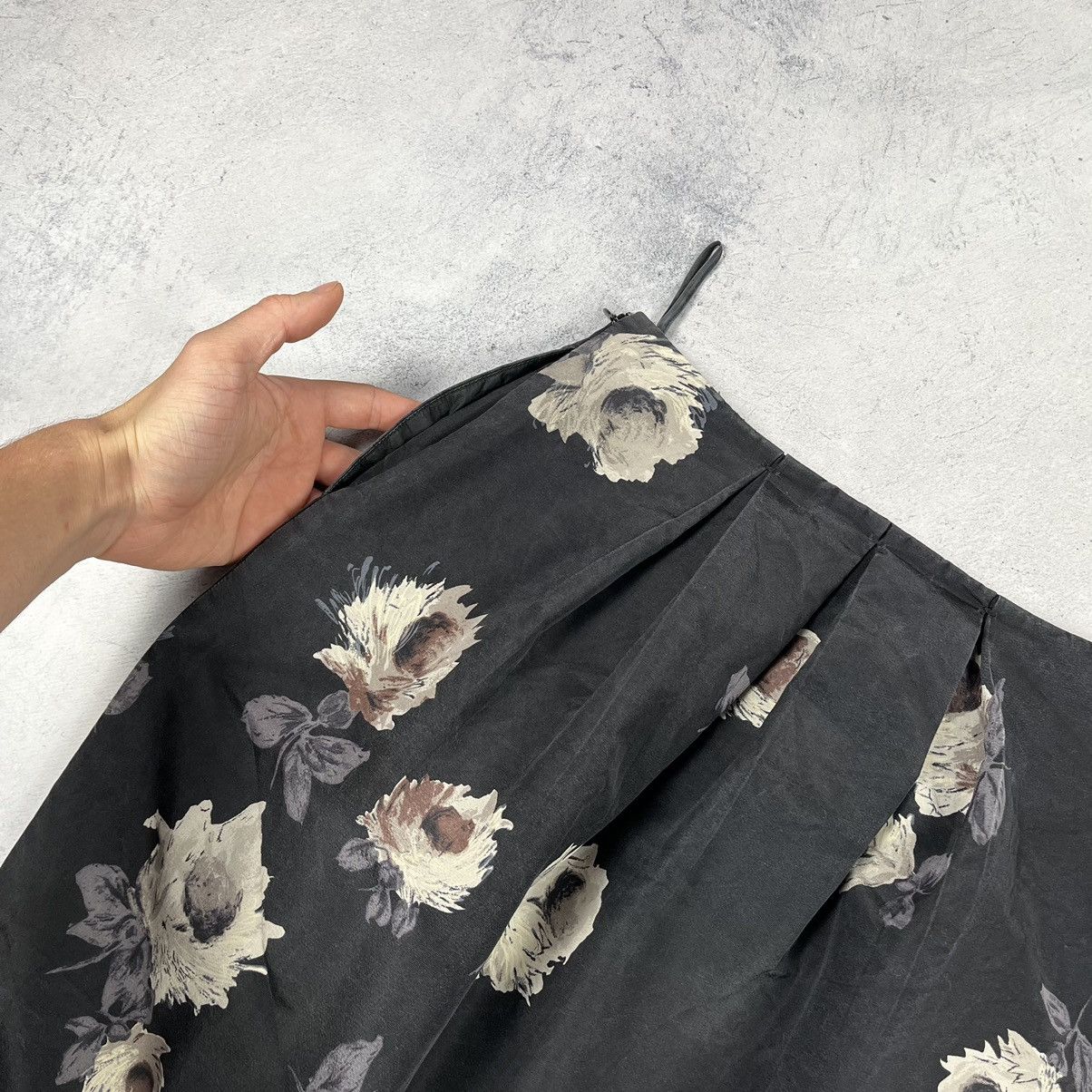 Prada Rare Prada floral midi skirt Size 27" / US 4 / IT 40 - 21 Thumbnail