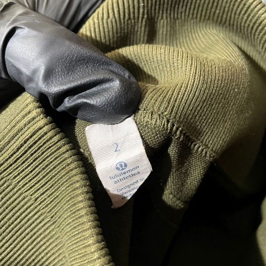 Lululemon Lululemon athletica Womens 2 Olive Green Crop Flow Scrunch Yoga Leggings Size 26" / US 2 / IT 38 - 4 Thumbnail