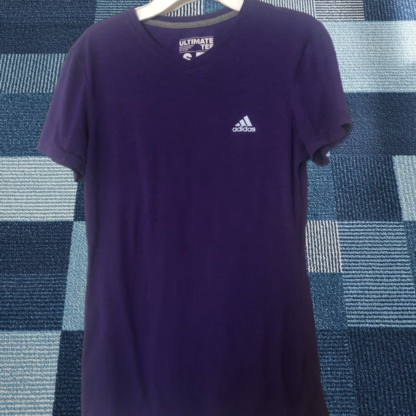 Adidas Adidas Ultimate Tee T-Shirt V-Neck Purple Logo S Top Women Shirt Short Sleeve Activewear Casual Lightweight Athletic Fit Modern Best-Selling Logo Tee Size S / US 4 / IT 40 - 1 Thumbnail