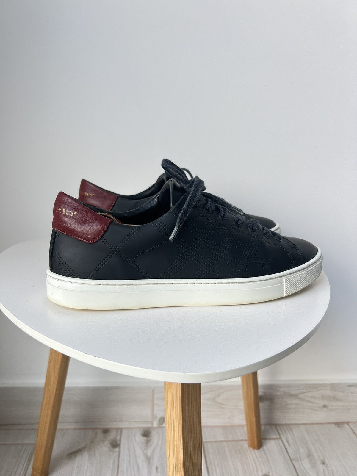 Burberry Burberry Black Leather Low Top Sneakers Size 40 Luxury Size US 7 / EU 40 - 1 Thumbnail