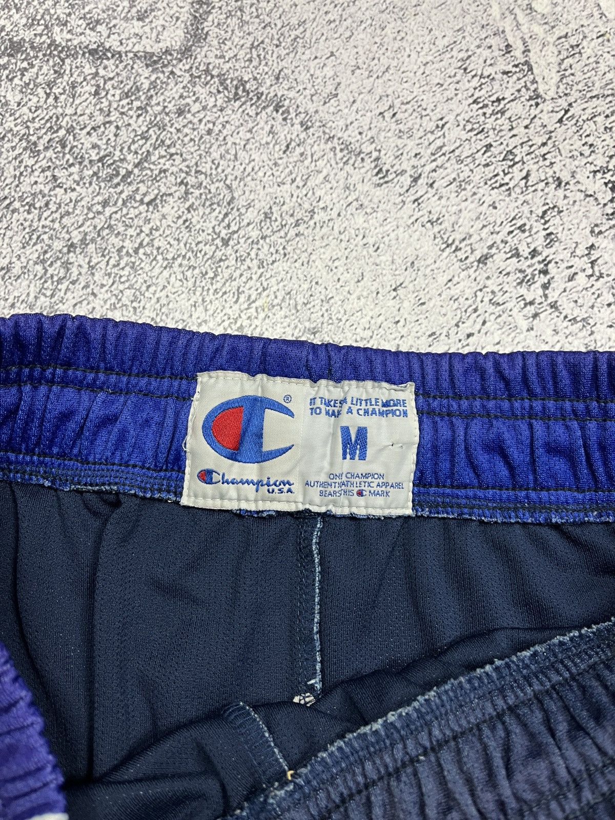 Champion × NBA × Vintage Vintage Dallas Mavericks 2004-10 Champion NBA Shorts Away Size US 32 / EU 48 - 9 Thumbnail
