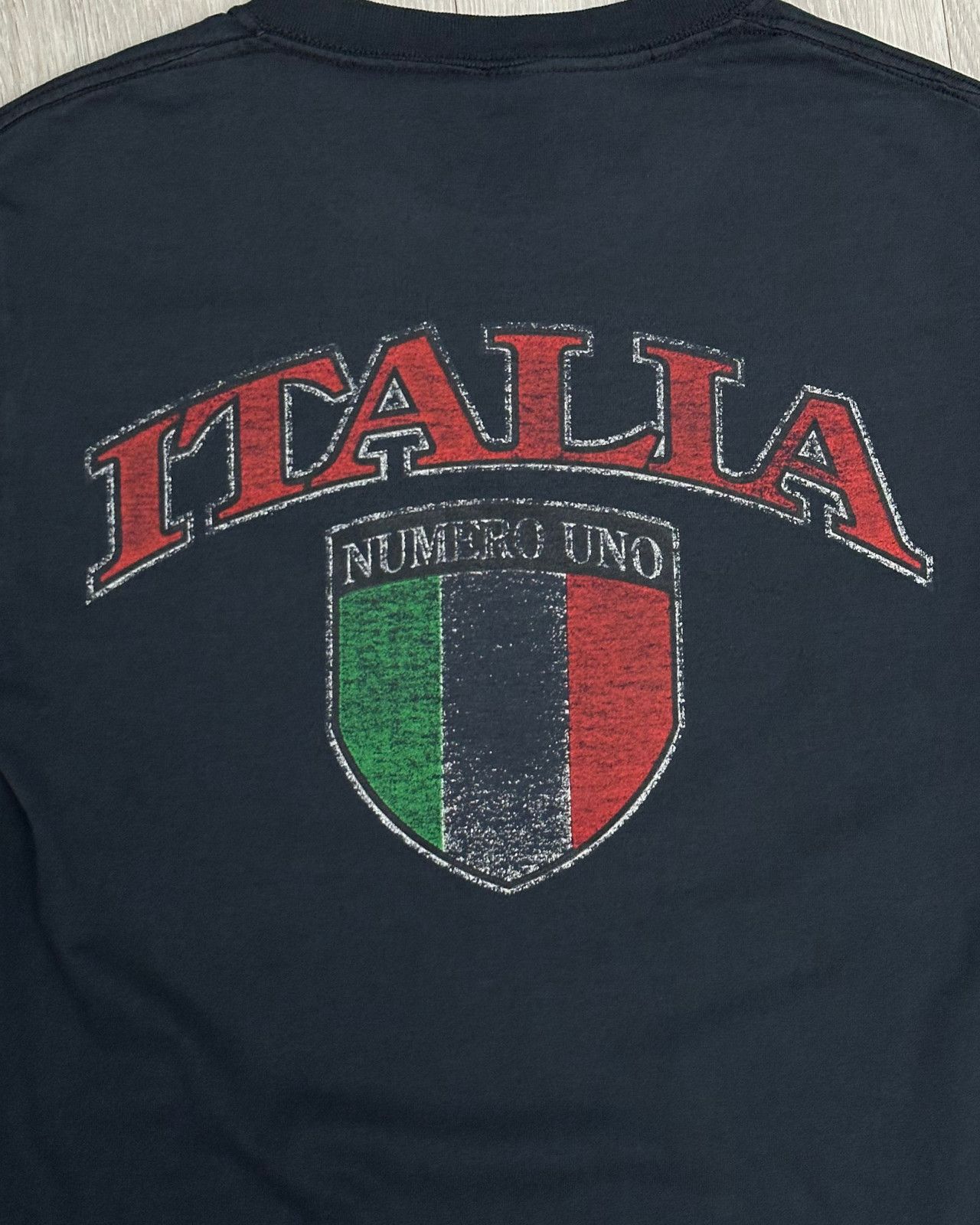 Vintage Vintage Italy Italia Numero Uno Faded Black T-Shirt - Small Size US S / EU 44-46 / 1 - 3 Thumbnail